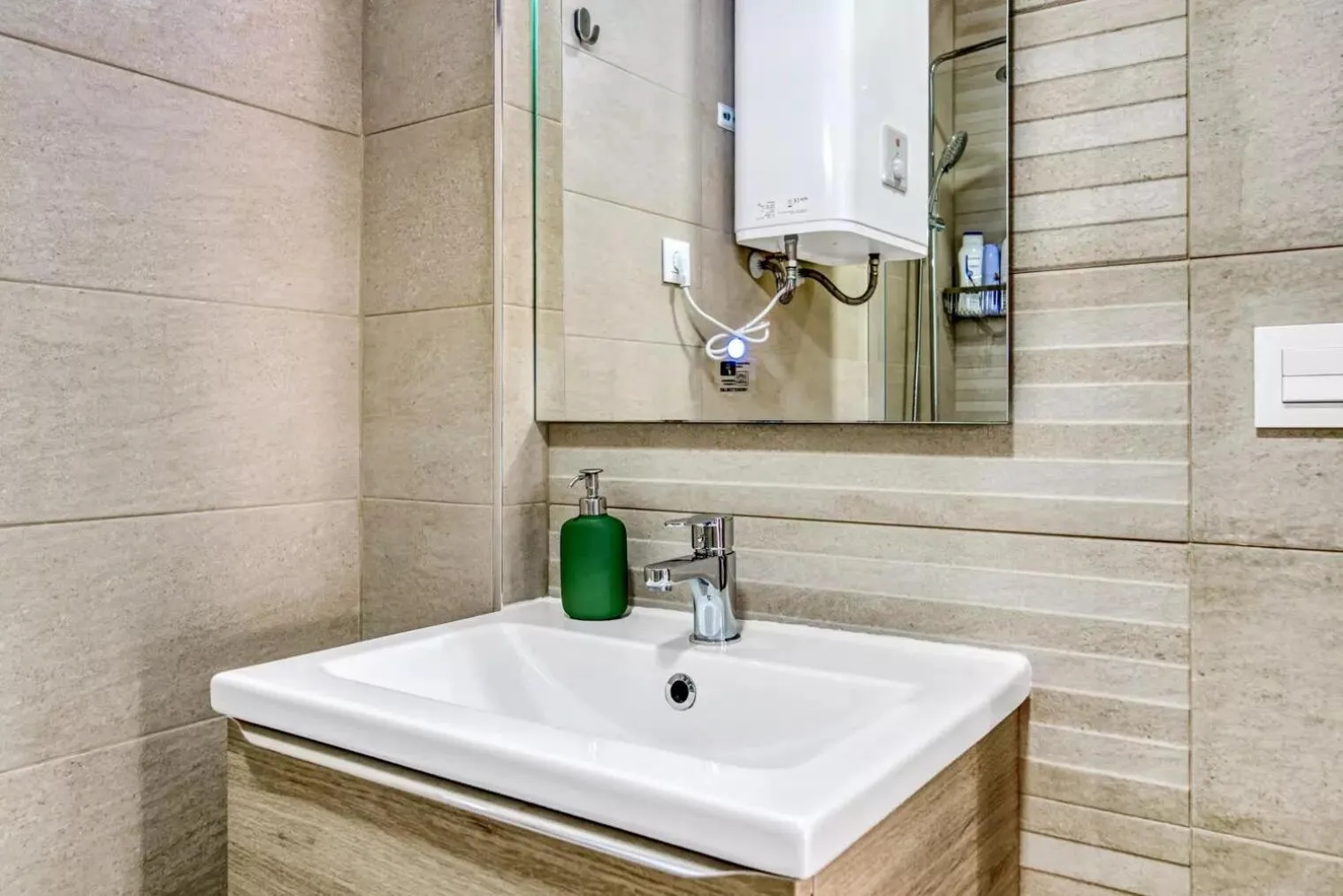 Shower in Umihouse apartamentos centro Alicante