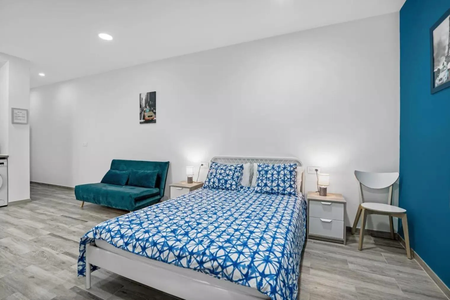 Seating area, Bed in Umihouse apartamentos centro Alicante