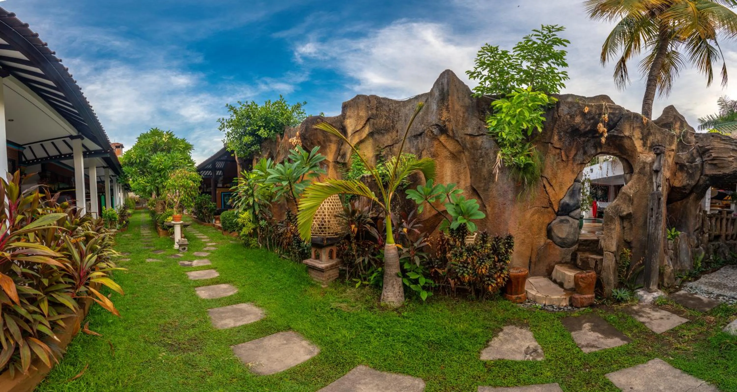 Garden in Binaria Museum Hotel