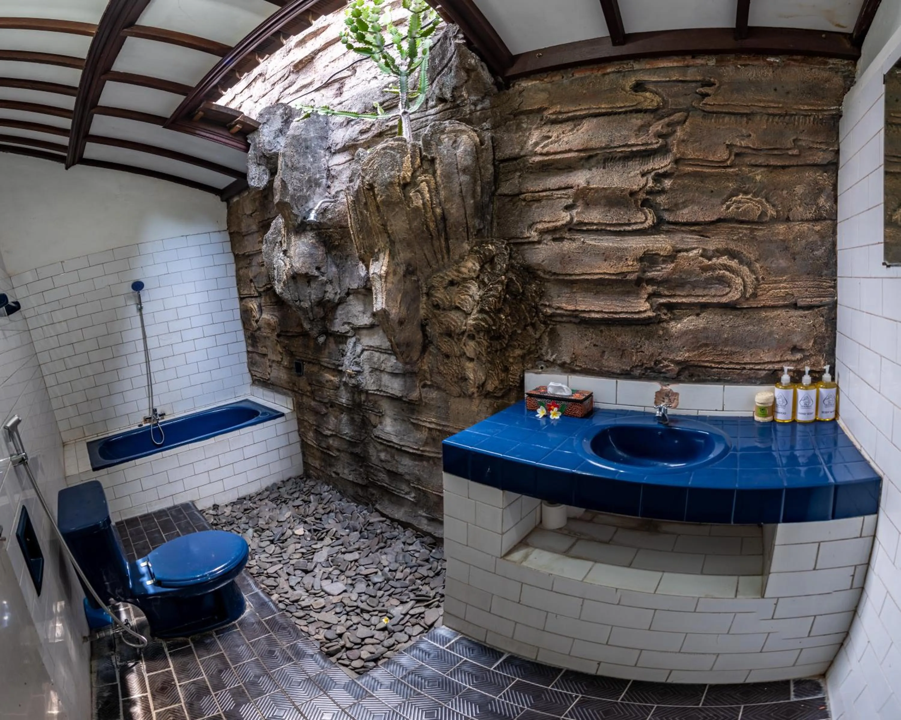 Toilet in Binaria Museum Hotel