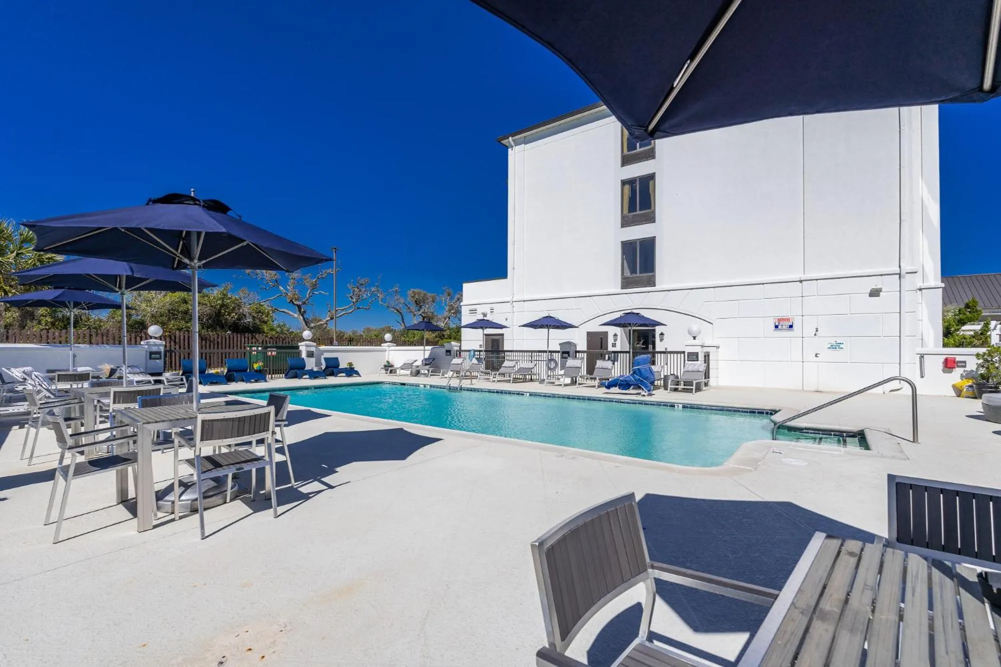 Pool view in Hotel Alice