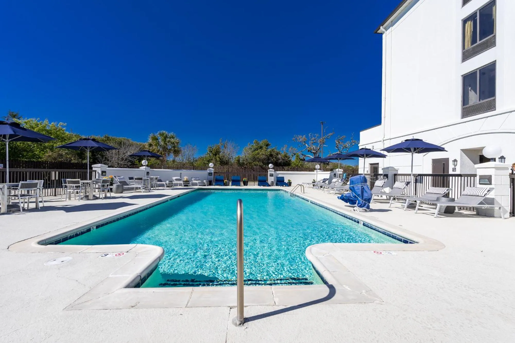 Swimming pool in Hotel Alice