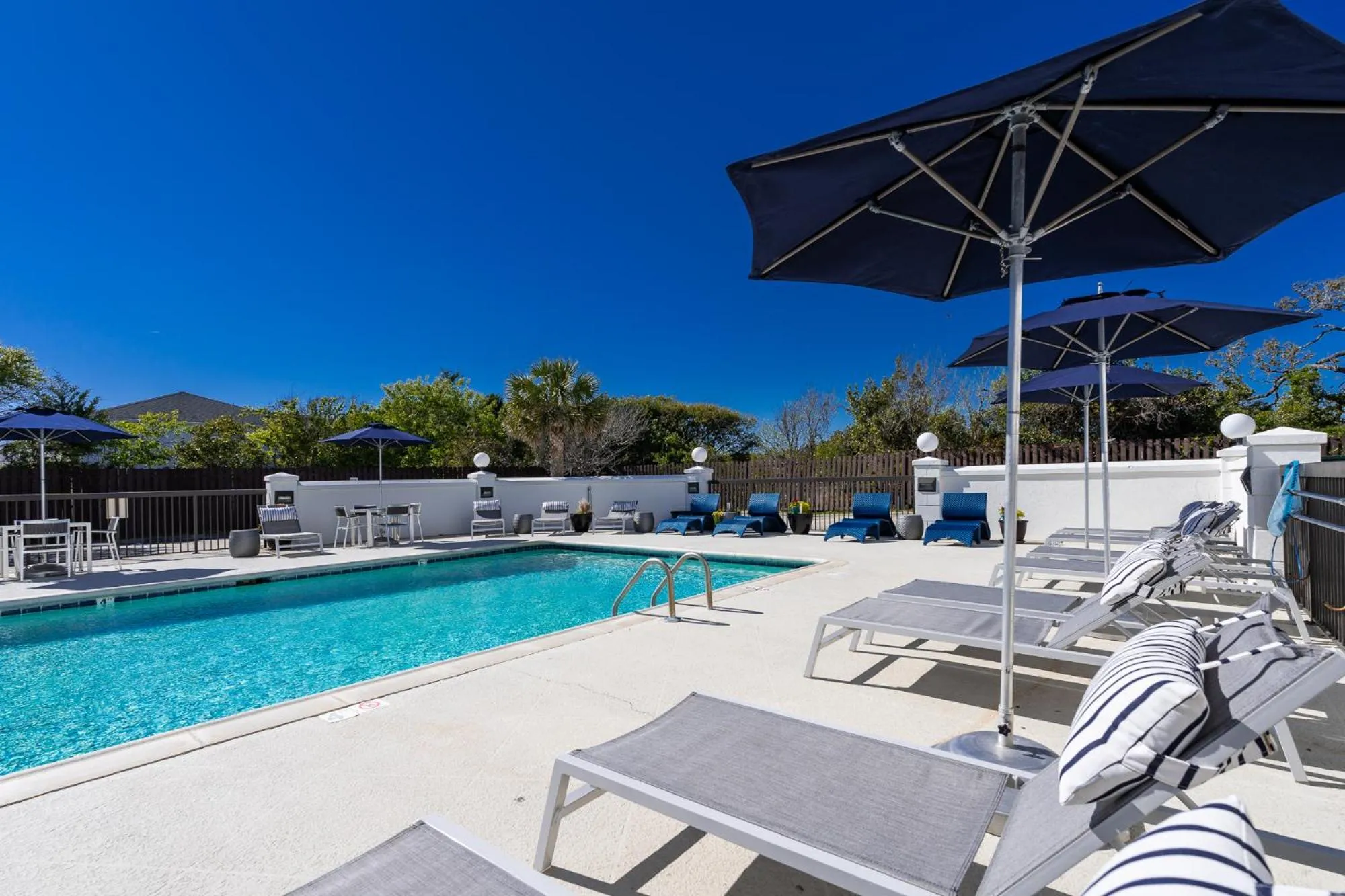 Swimming pool in Hotel Alice
