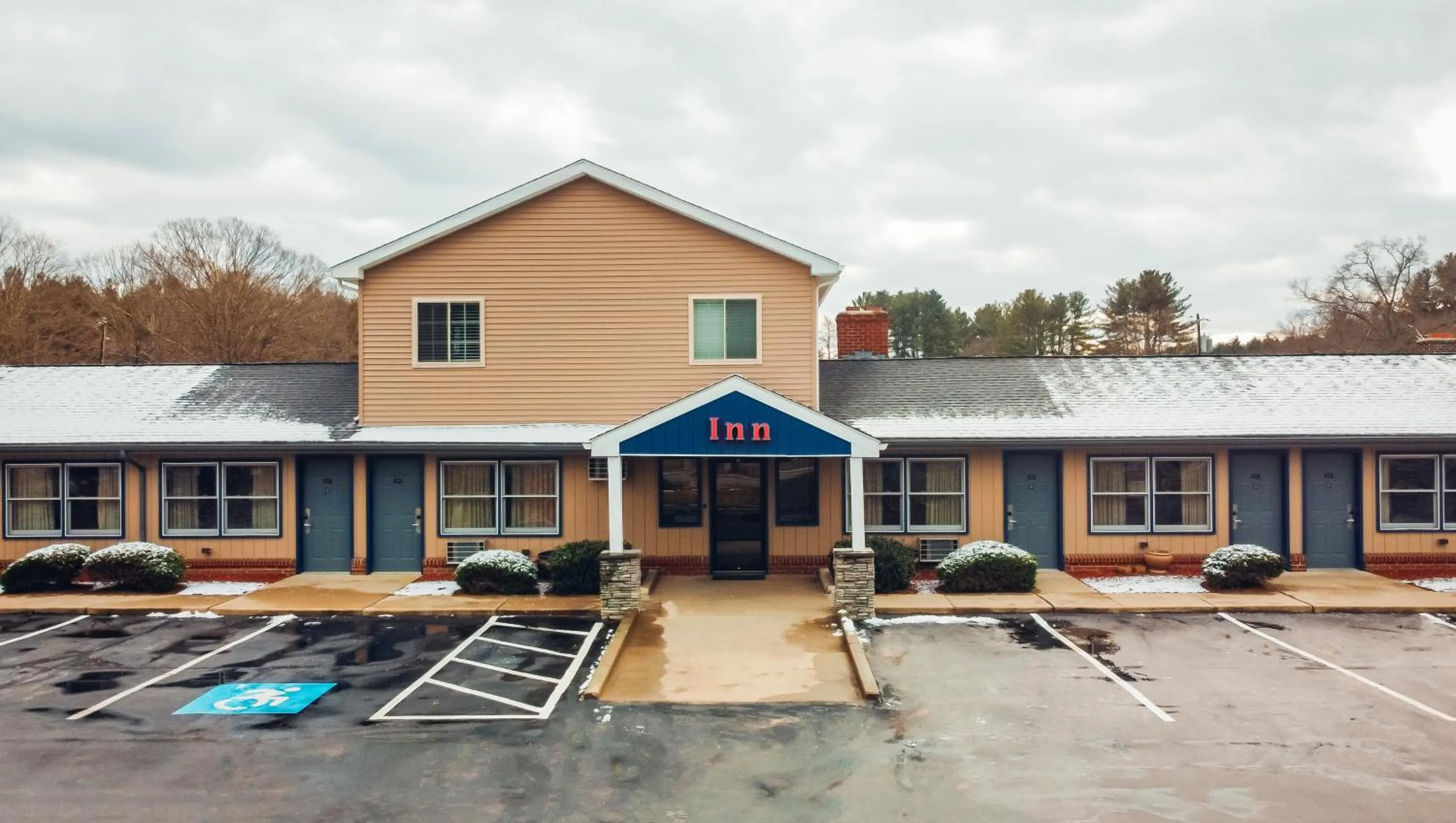 Property building in Quiet Corner Inn