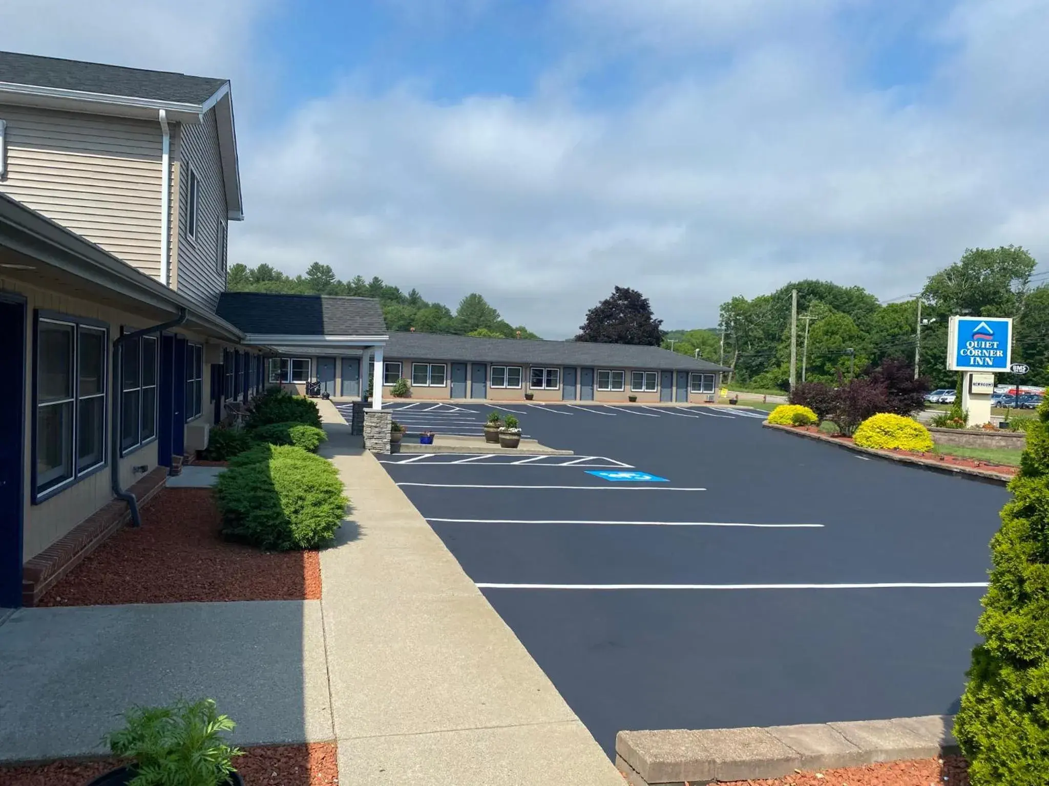 Property building in Quiet Corner Inn Property building in Quiet Corner Inn