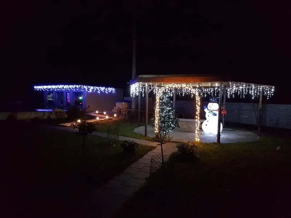 Inner courtyard view in Cedar Crest