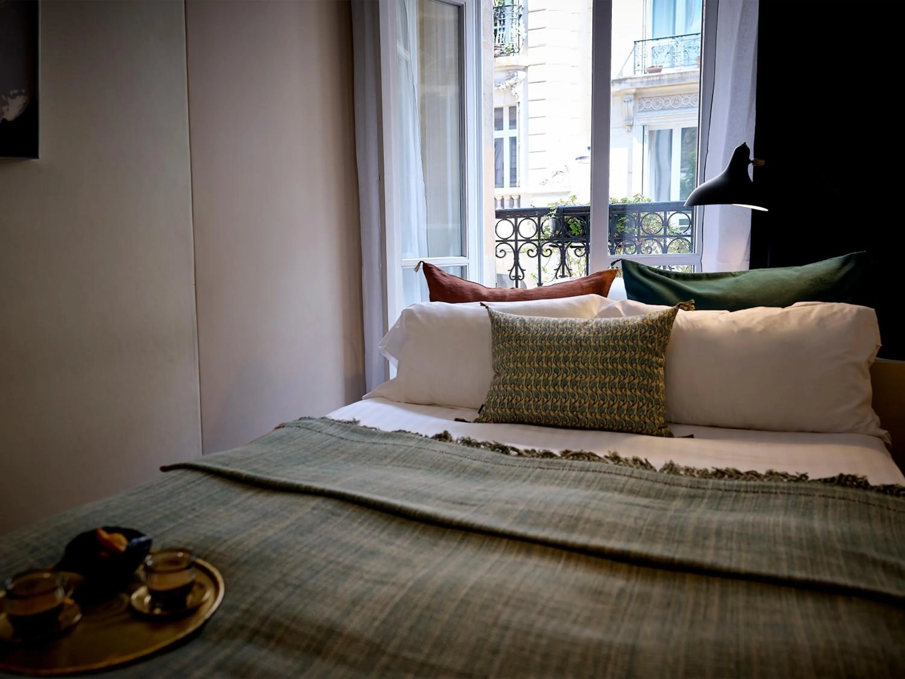 Photo of the whole room, Bed in Beausejour Ranelagh