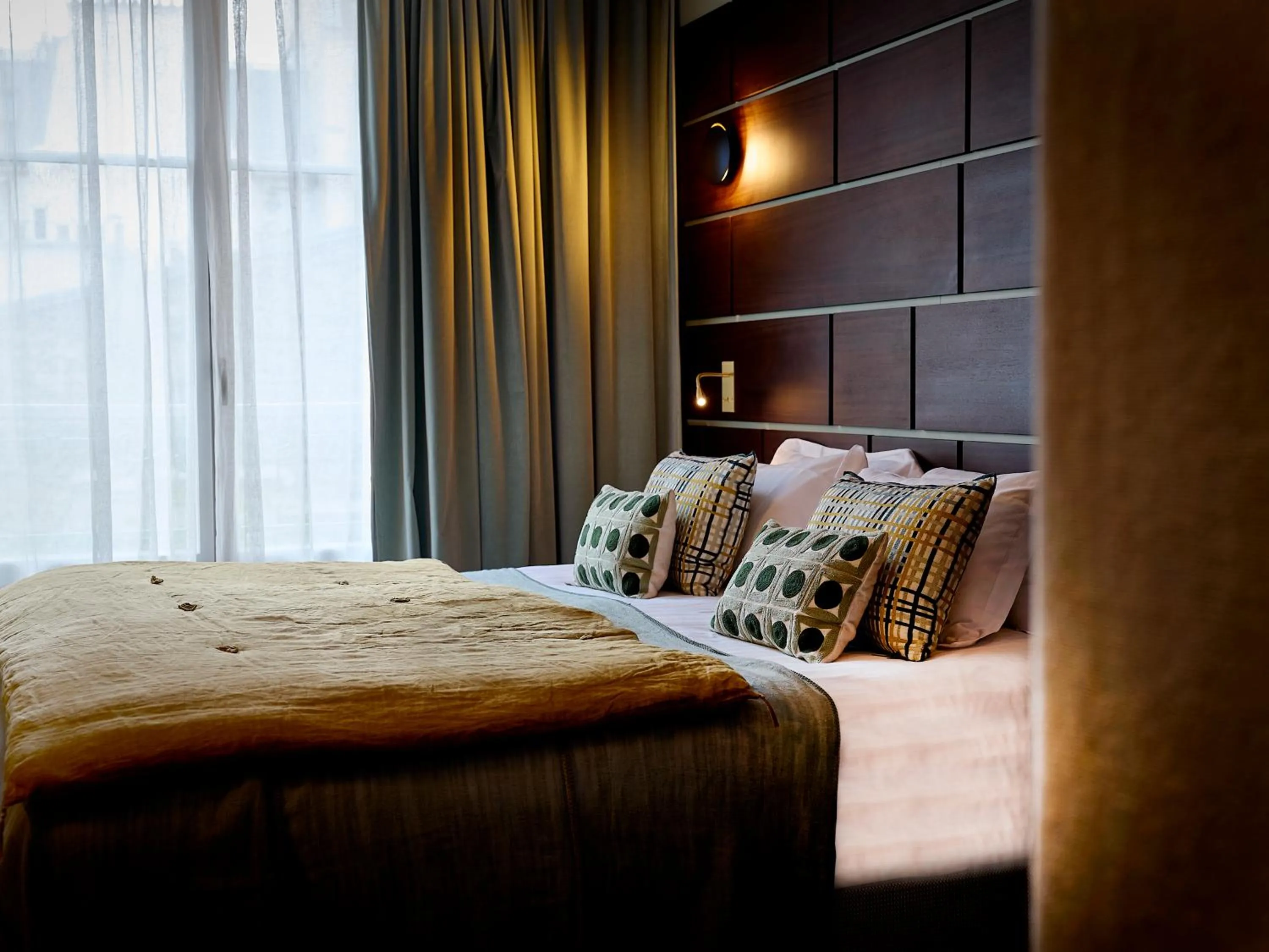 Photo of the whole room, Bed in Beausejour Ranelagh