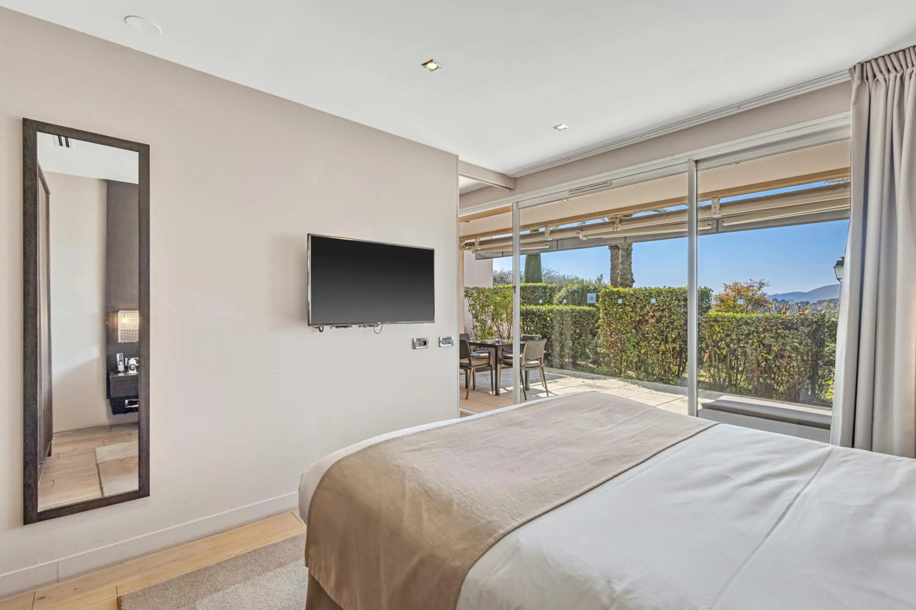 Bed in Royal Mougins Golf, Hotel & Spa de Luxe