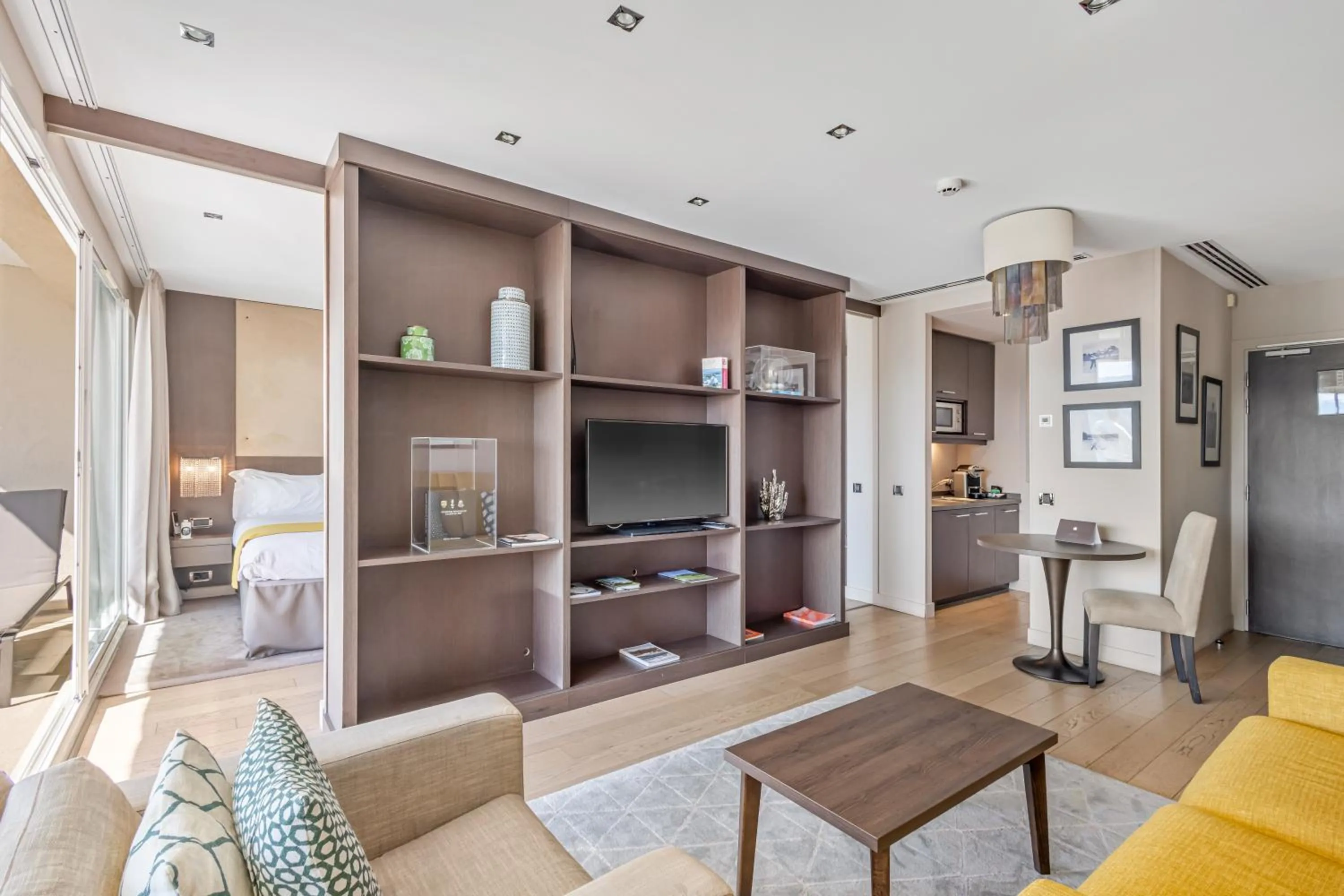 Bed in Royal Mougins Golf, Hotel & Spa de Luxe