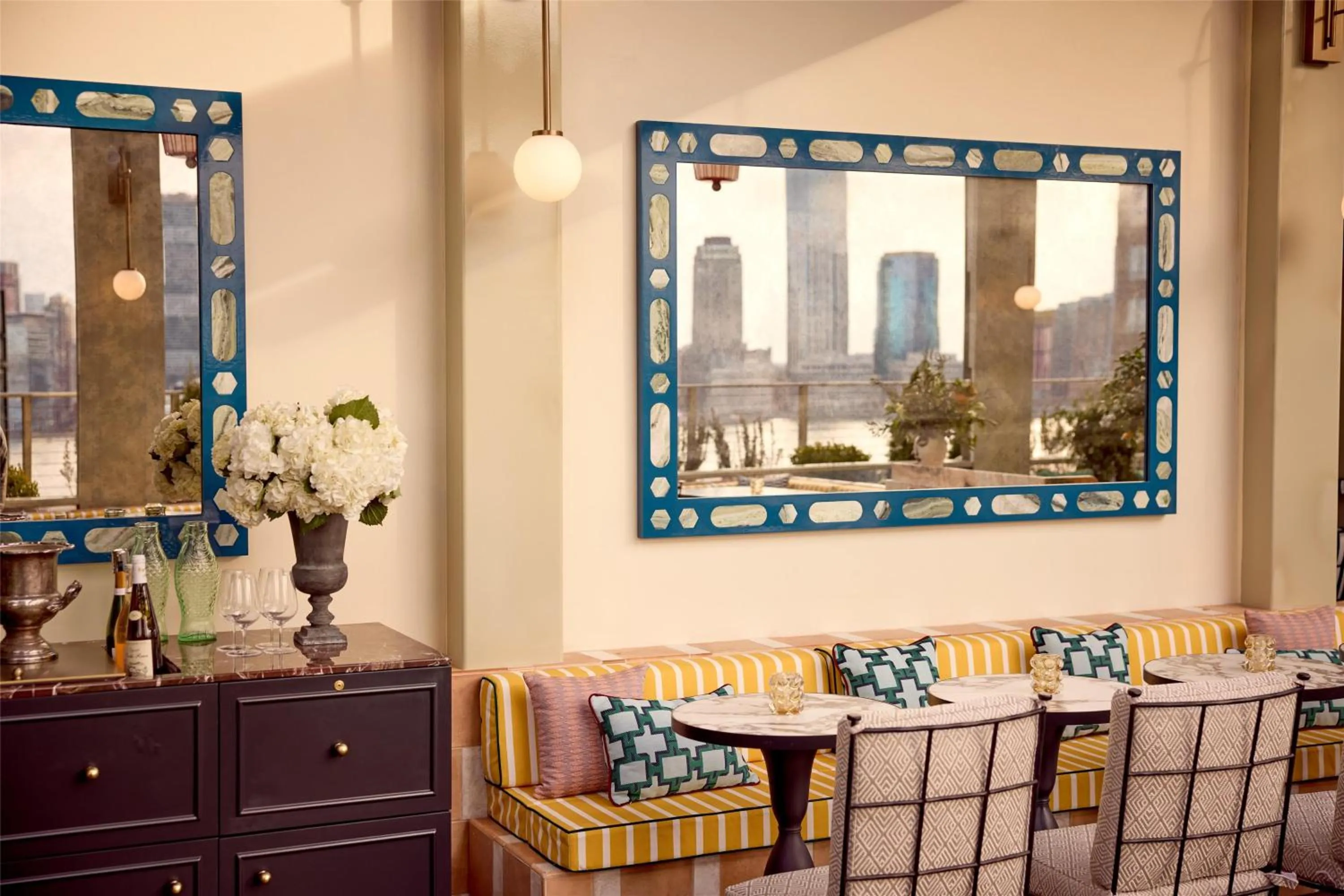 Restaurant/places to eat in Conrad New York Downtown