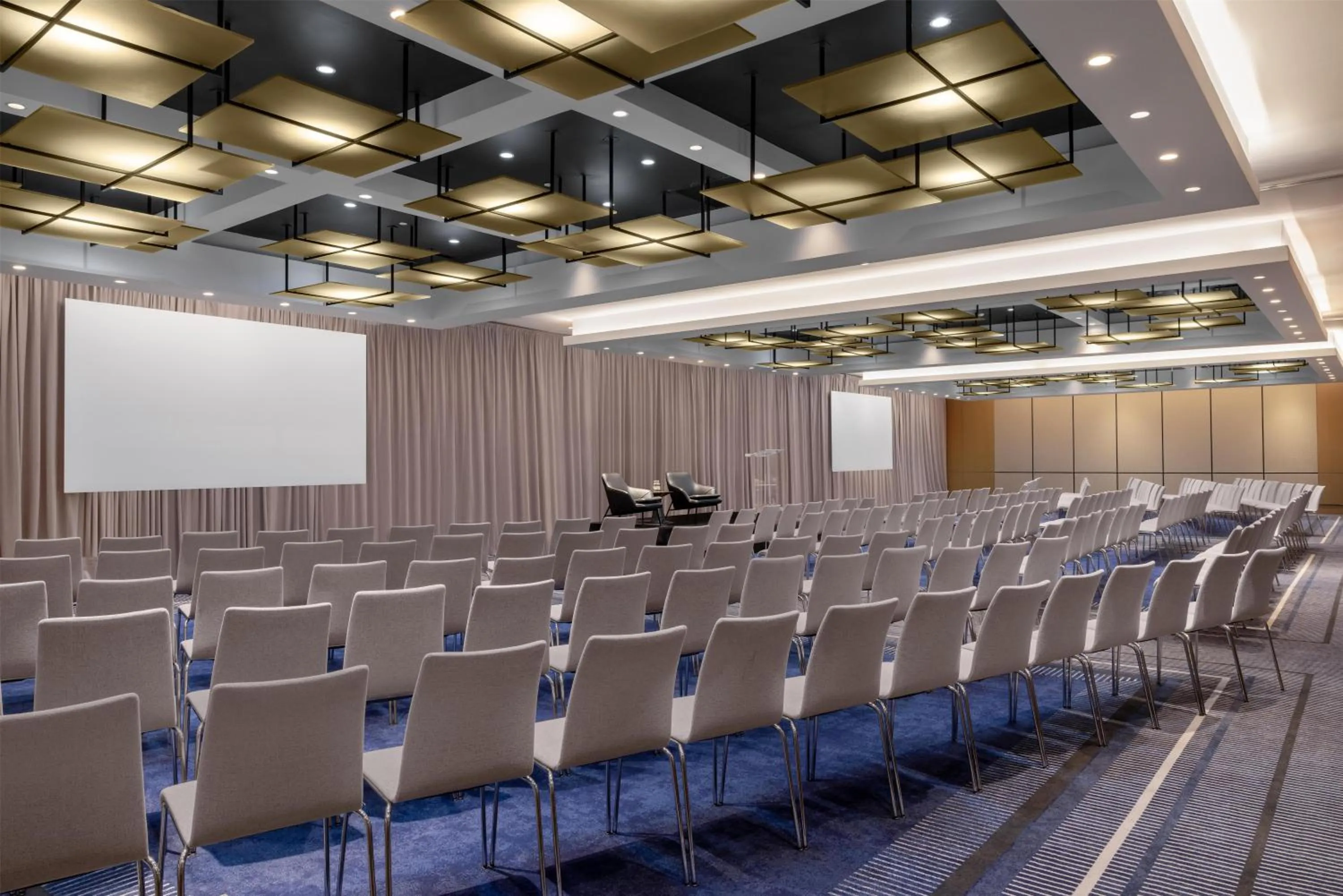 Meeting/conference room in Conrad New York Downtown