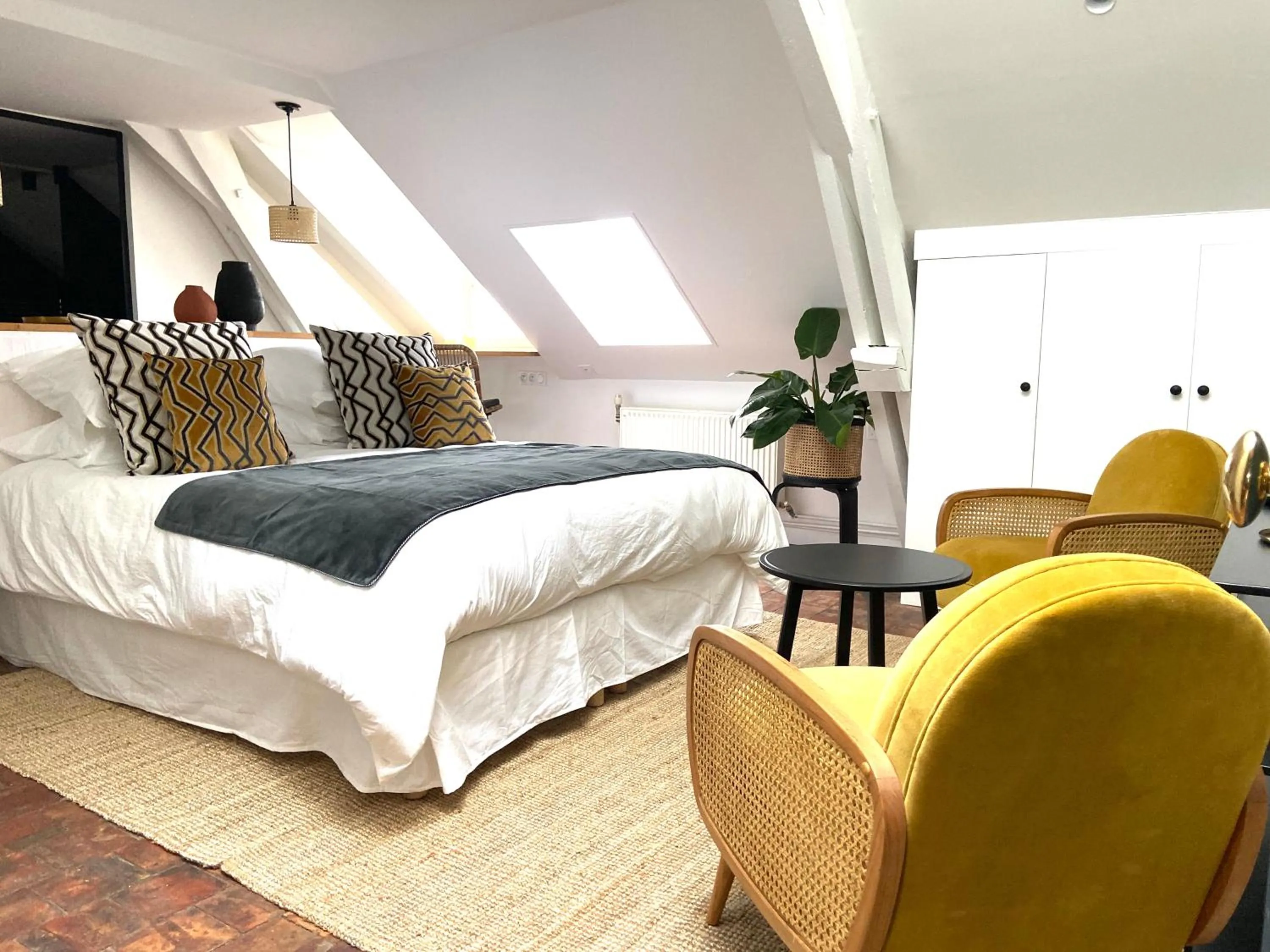 Bedroom, Bed in VILLA DU CEDRE Honfleur