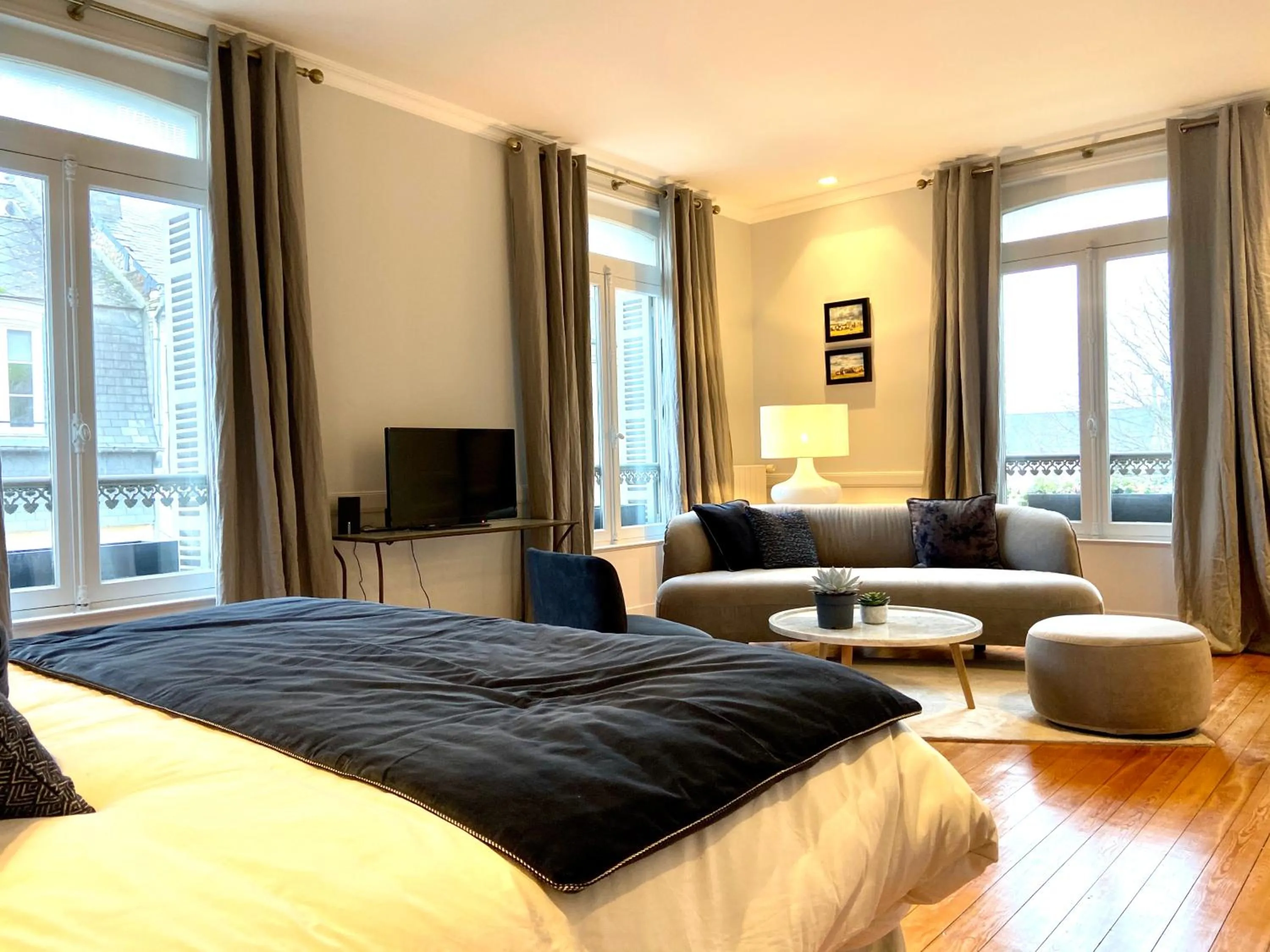 Photo of the whole room, Bed in VILLA DU CEDRE Honfleur