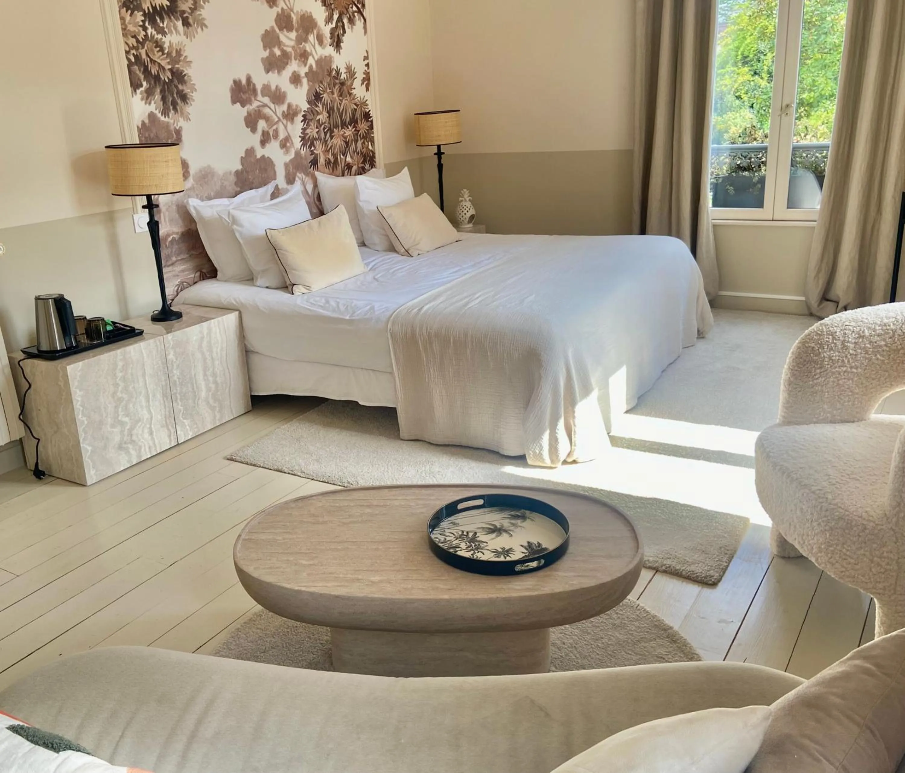 Property building, Bed in VILLA DU CEDRE Honfleur