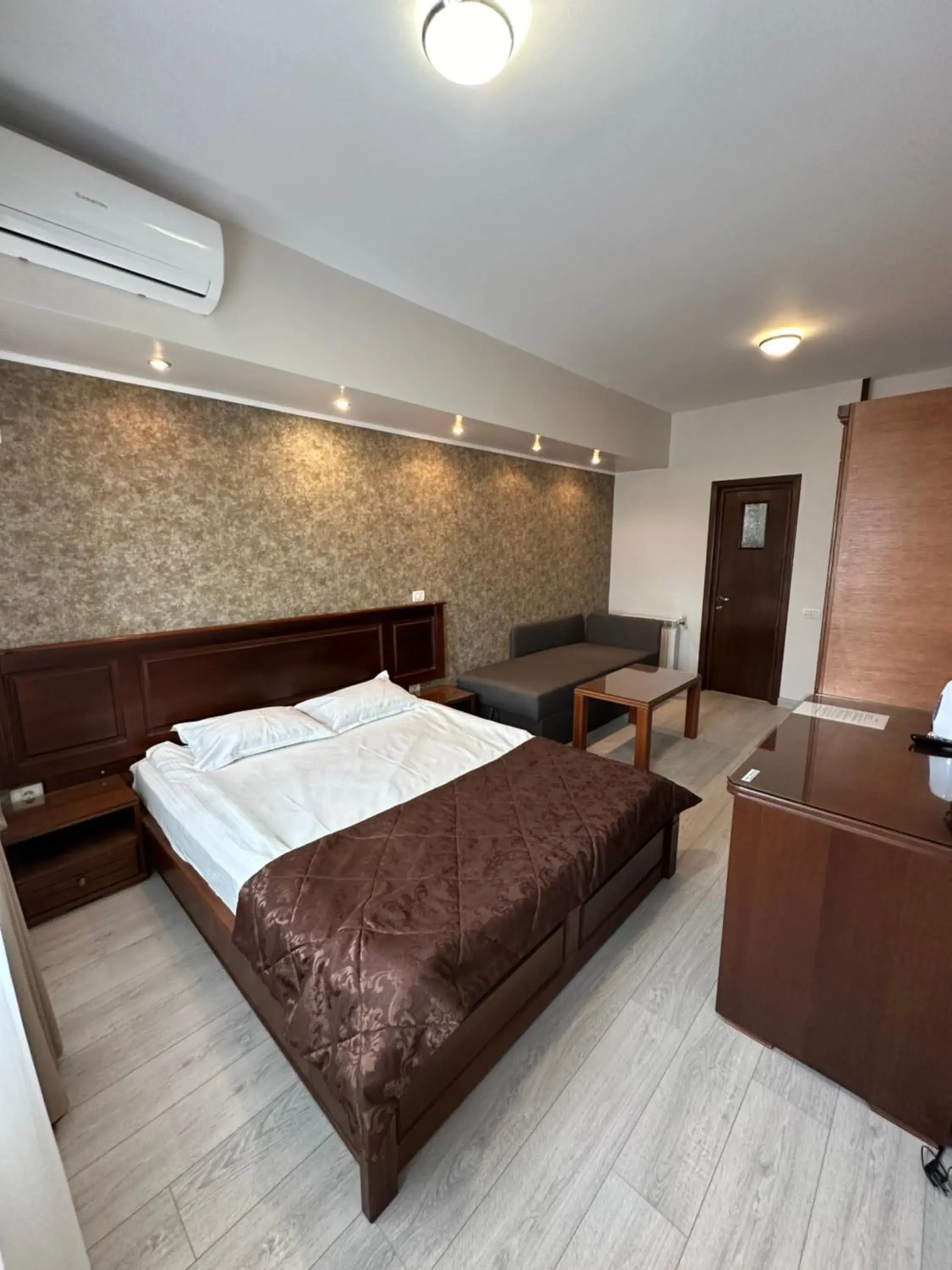 Triple Room in Hotel Ana Triple Room in Hotel Ana