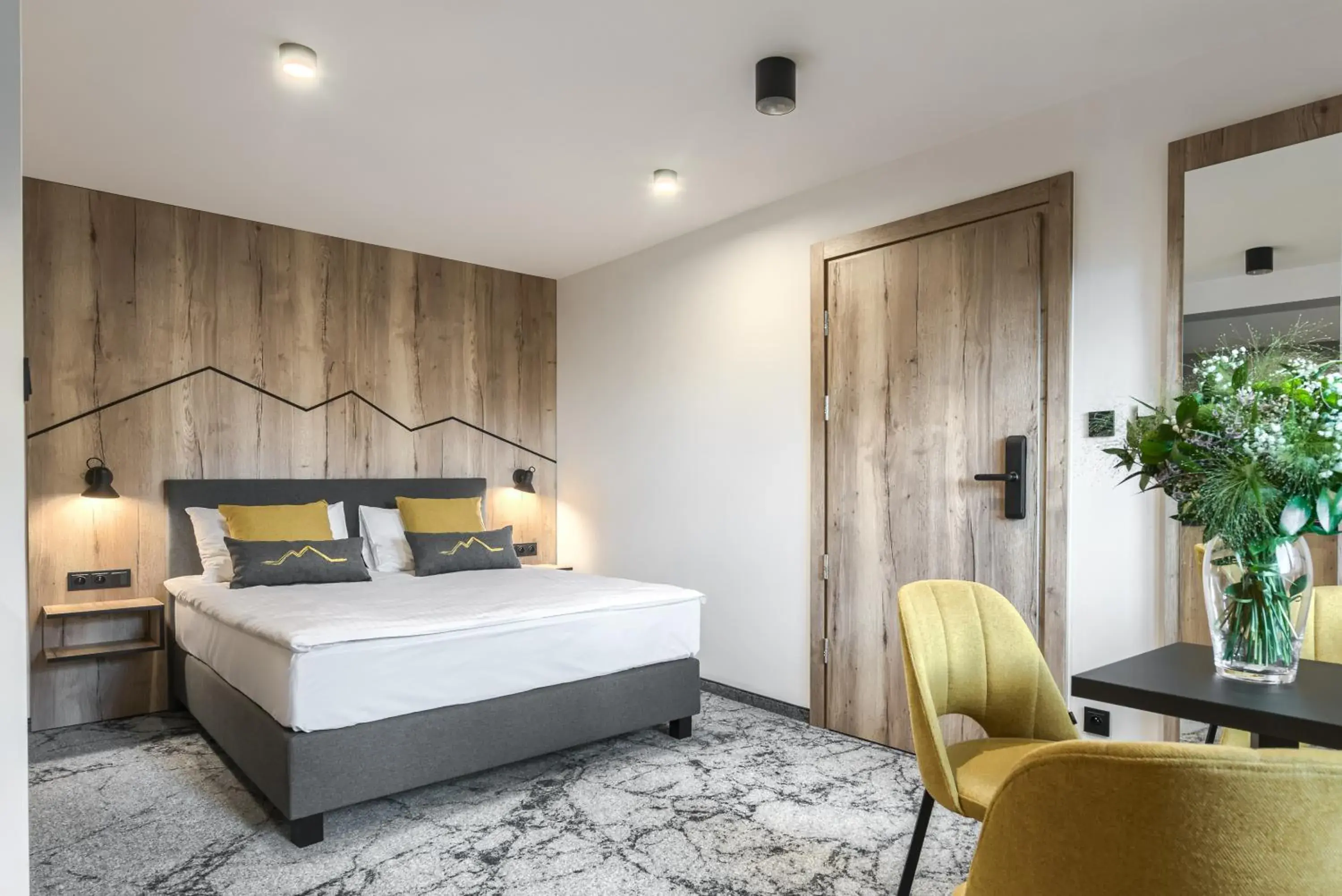 Standard Double Room with Sofa in Szlakami 5 Dolin - apartamenty obok Doliny Strążyskiej - sauna i parking GRATIS! Standard Double Room with Sofa in Szlakami 5 Dolin - apartamenty obok Doliny Strążyskiej - sauna i parking GRATIS!