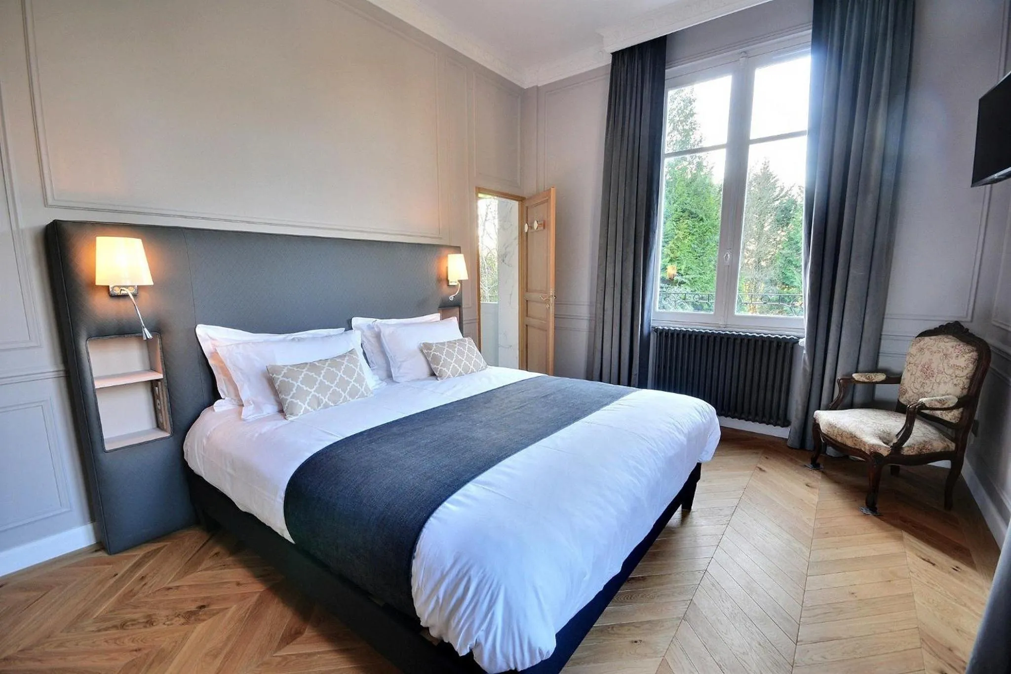 Photo of the whole room, Bed in Château de la Bribourdière