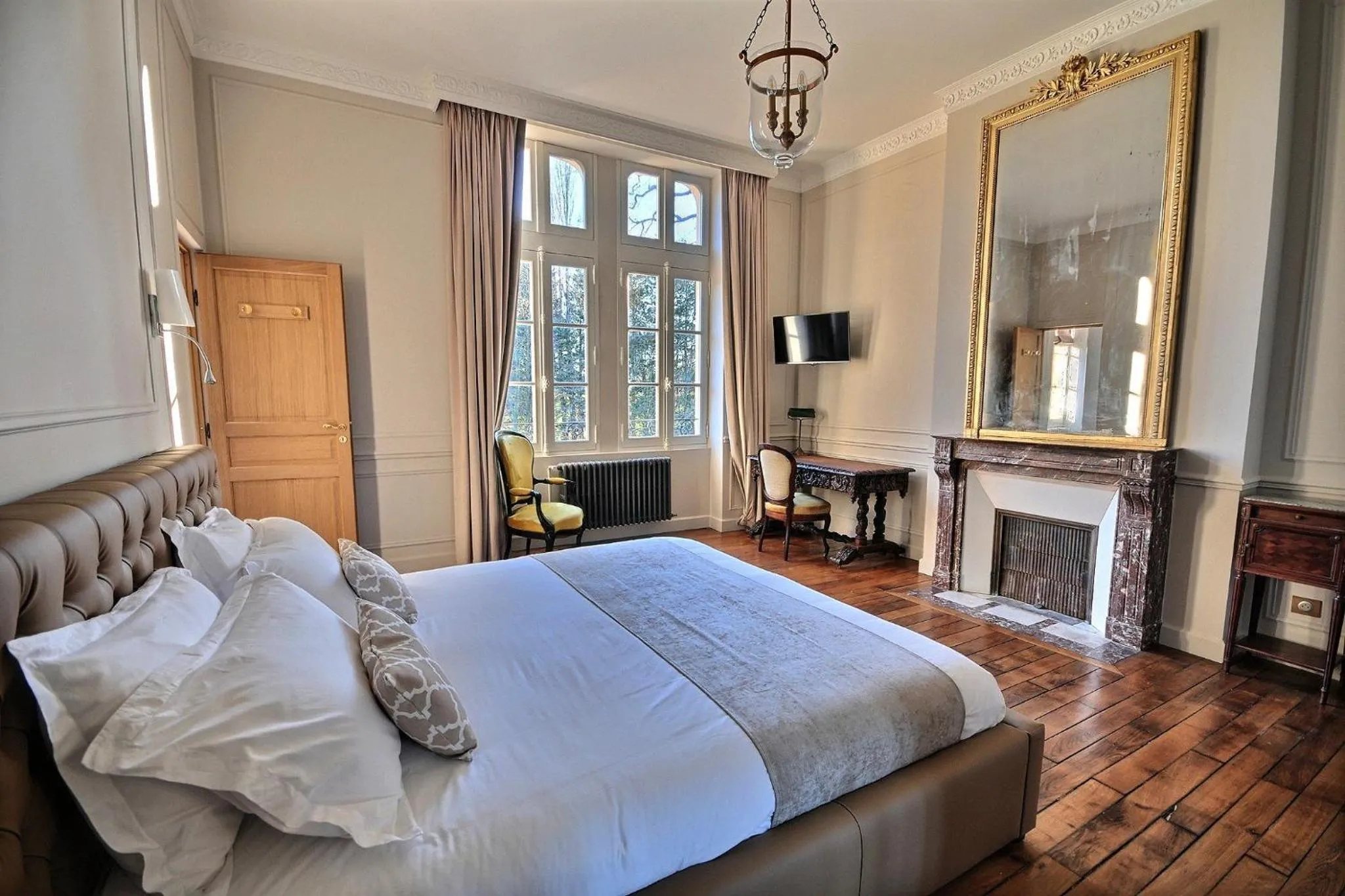 Photo of the whole room, Bed in Château de la Bribourdière