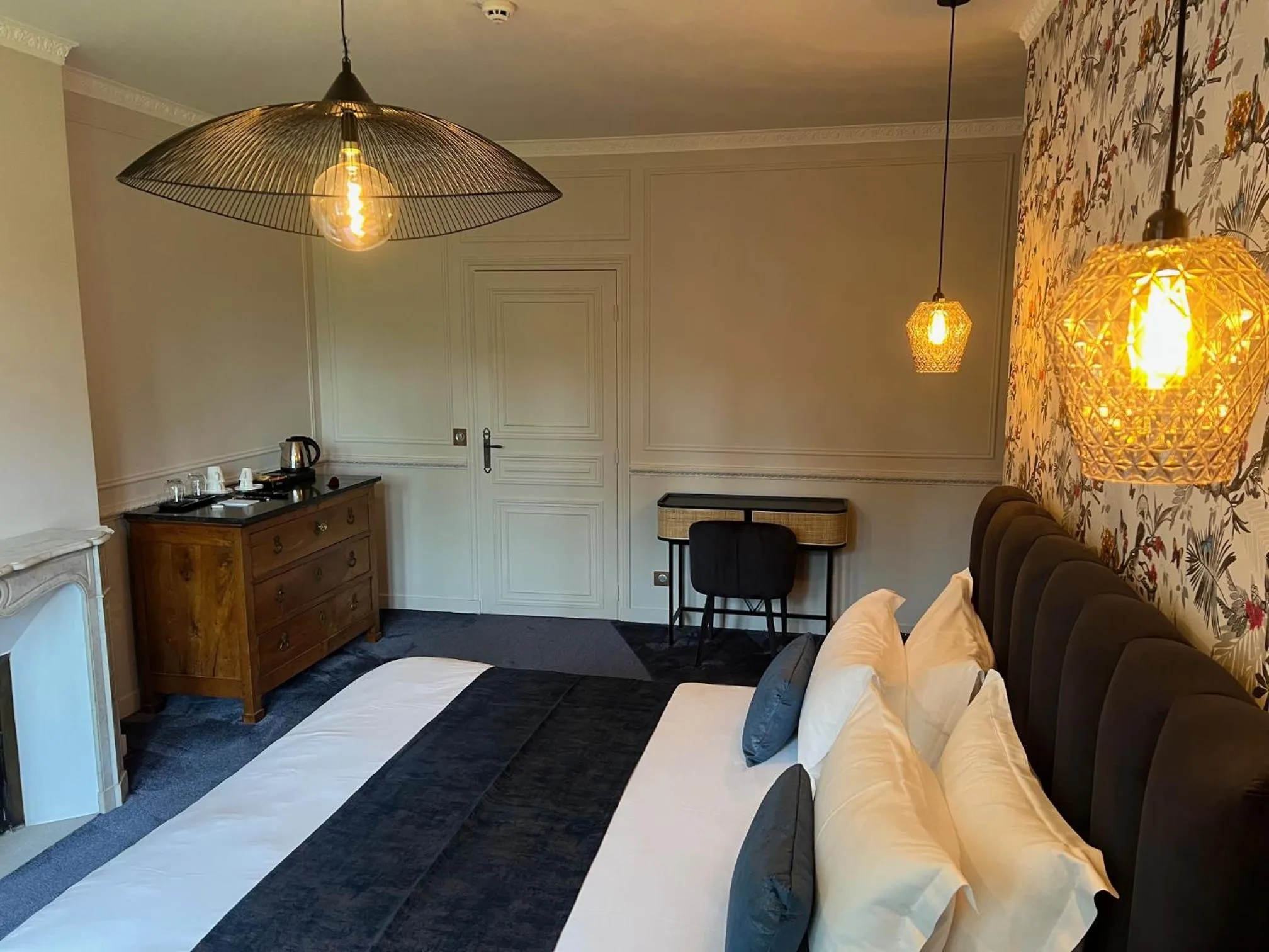 Bed in Château de la Bribourdière