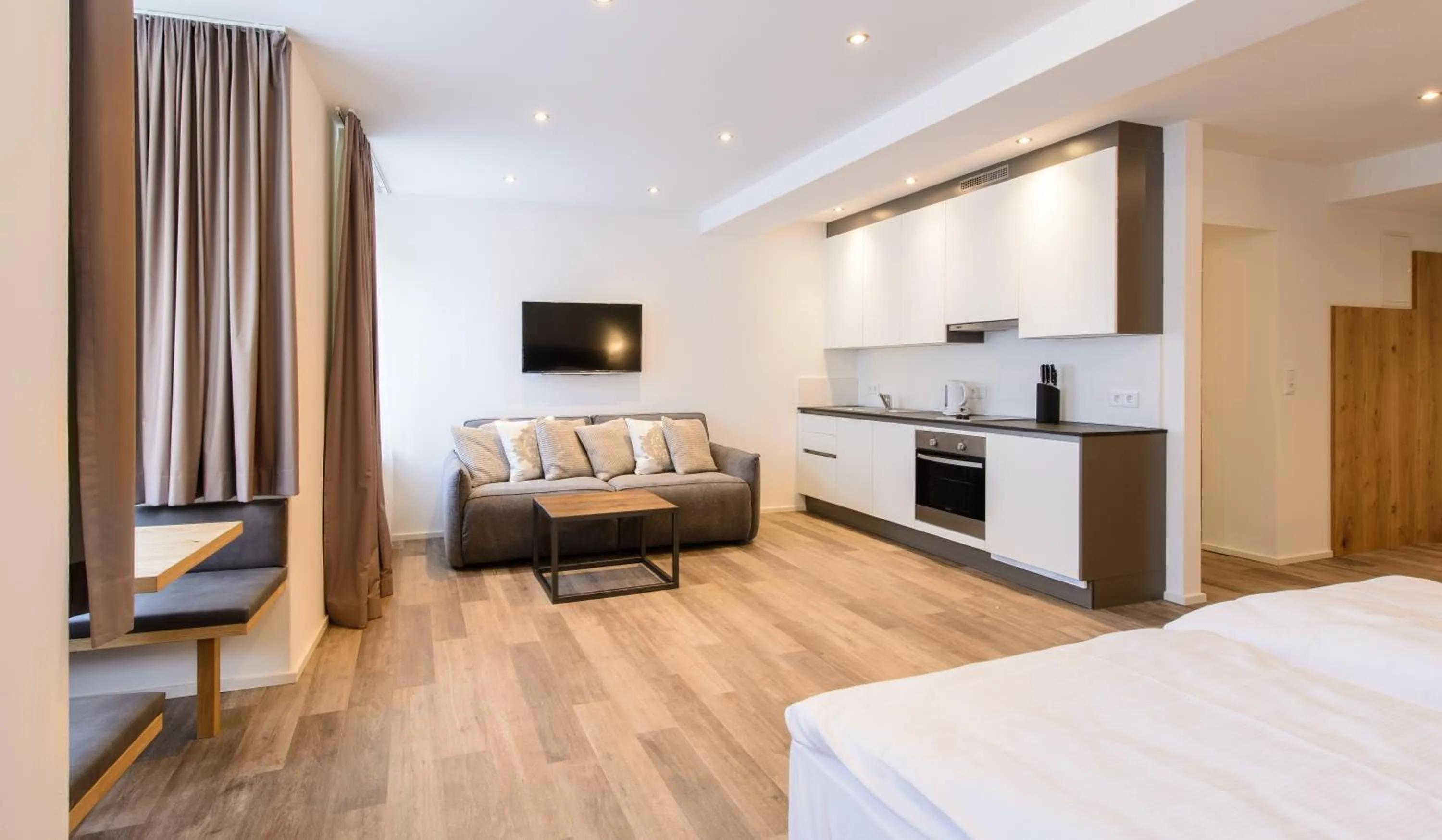 TV and multimedia, Bed in Kaiser Max Design Appartements