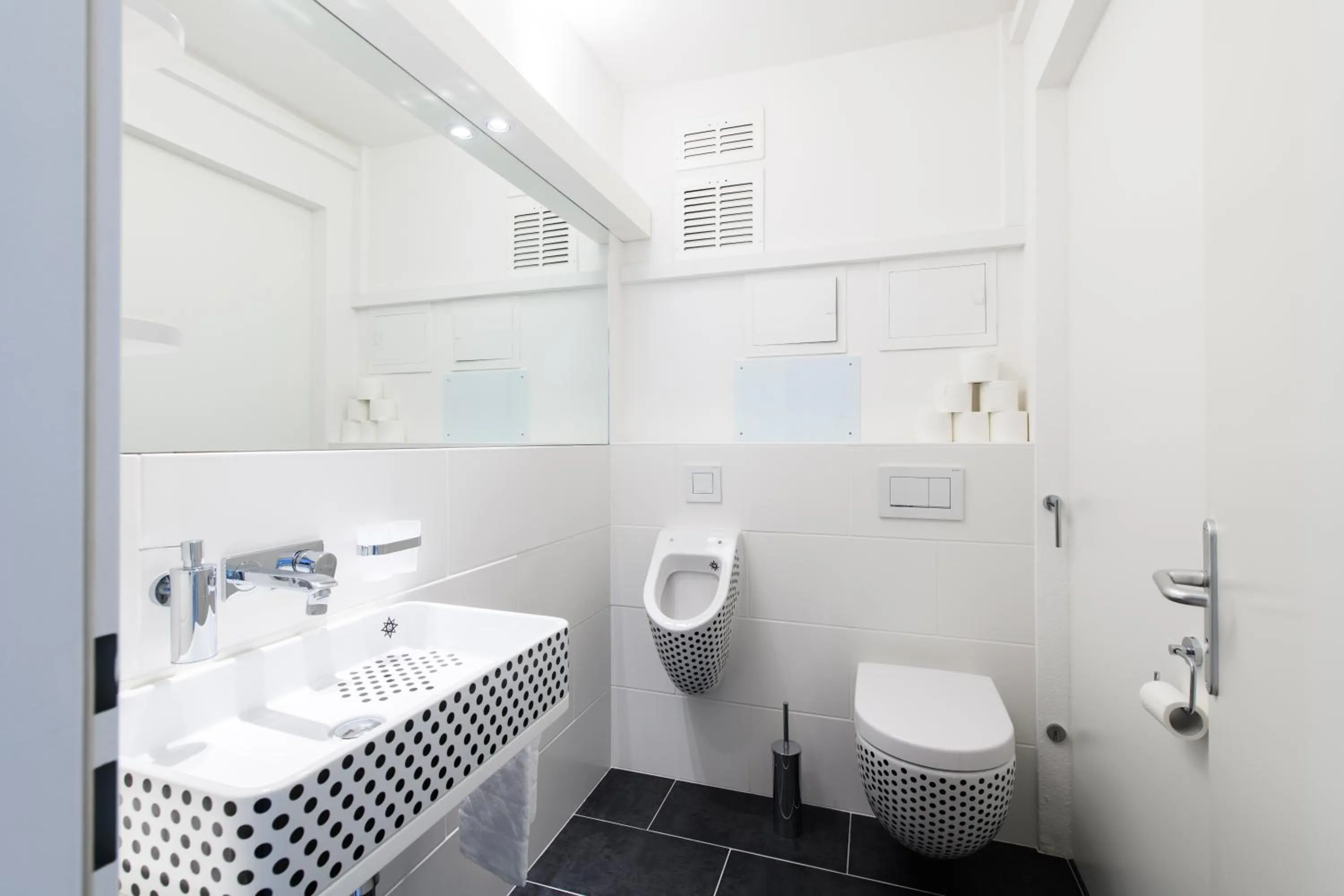 Toilet in Kaiser Max Design Appartements