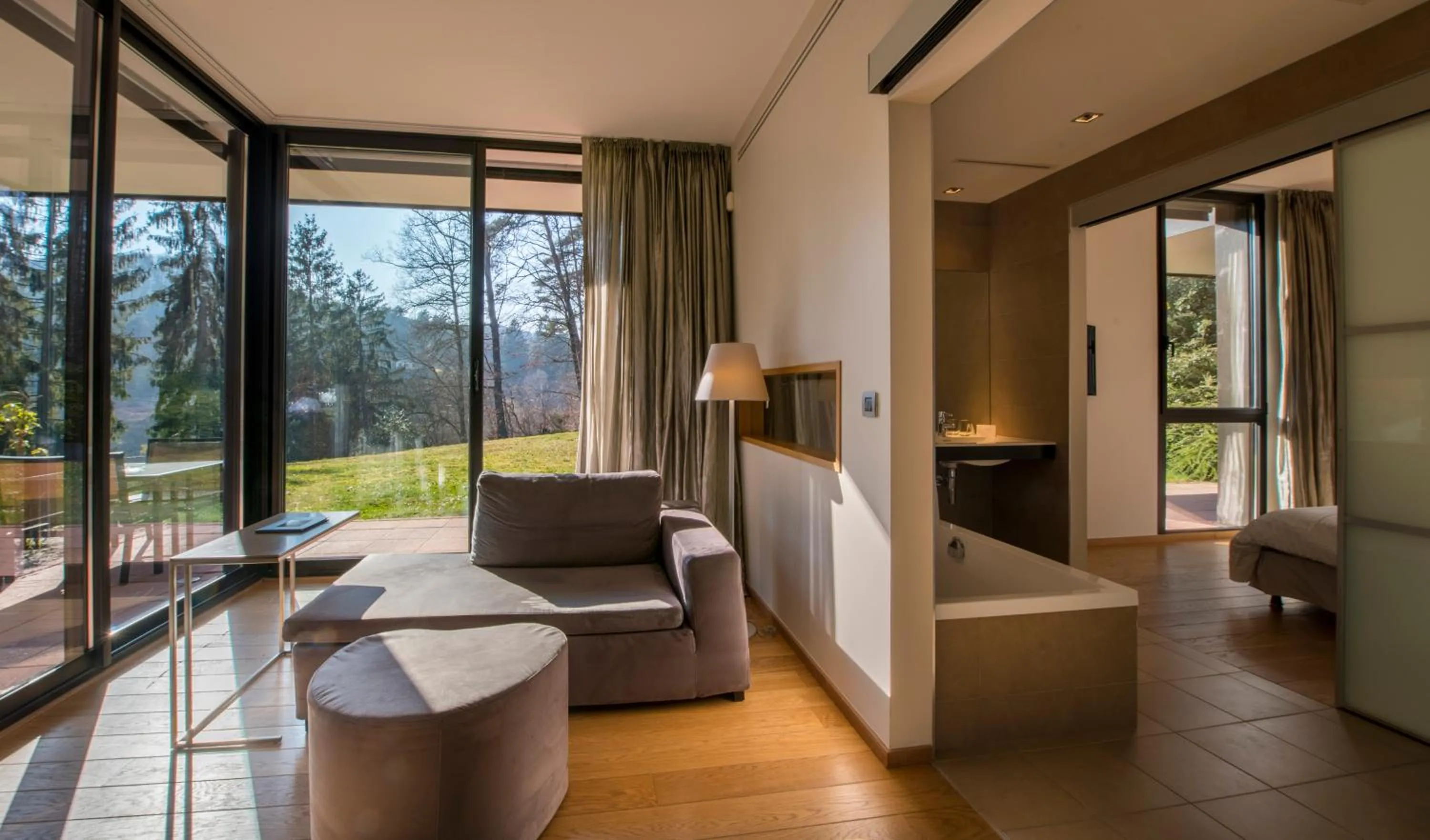 Seating area in Restaurant Hôtel L'Arnsbourg