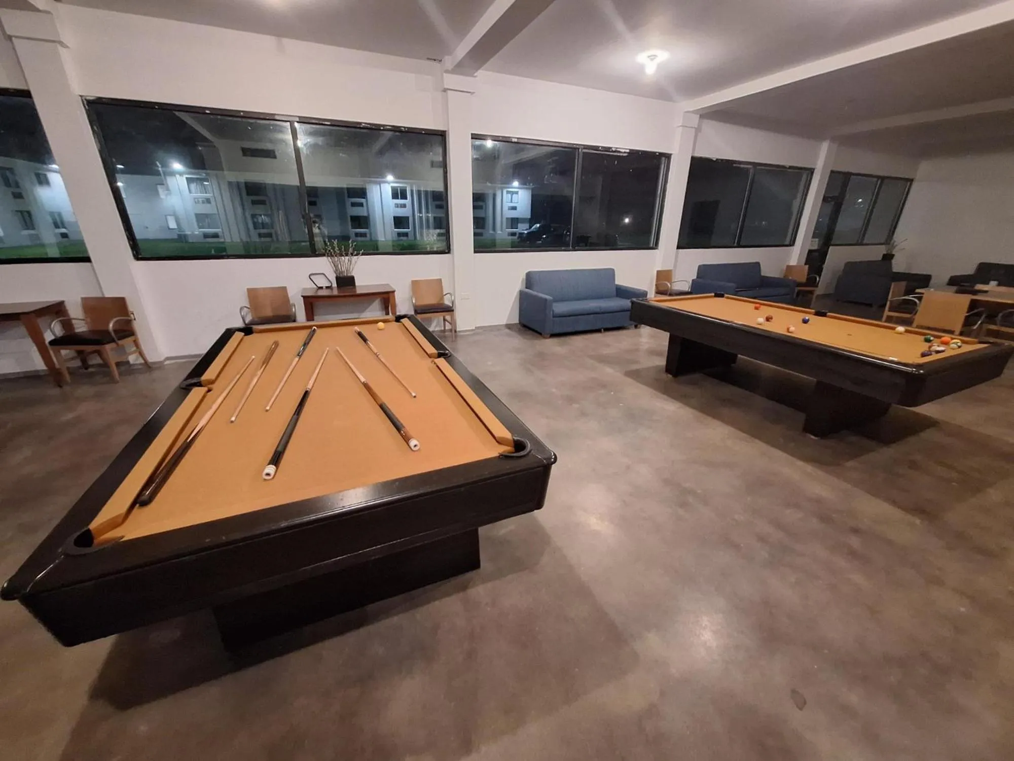 Billiard in The Hotel Orange