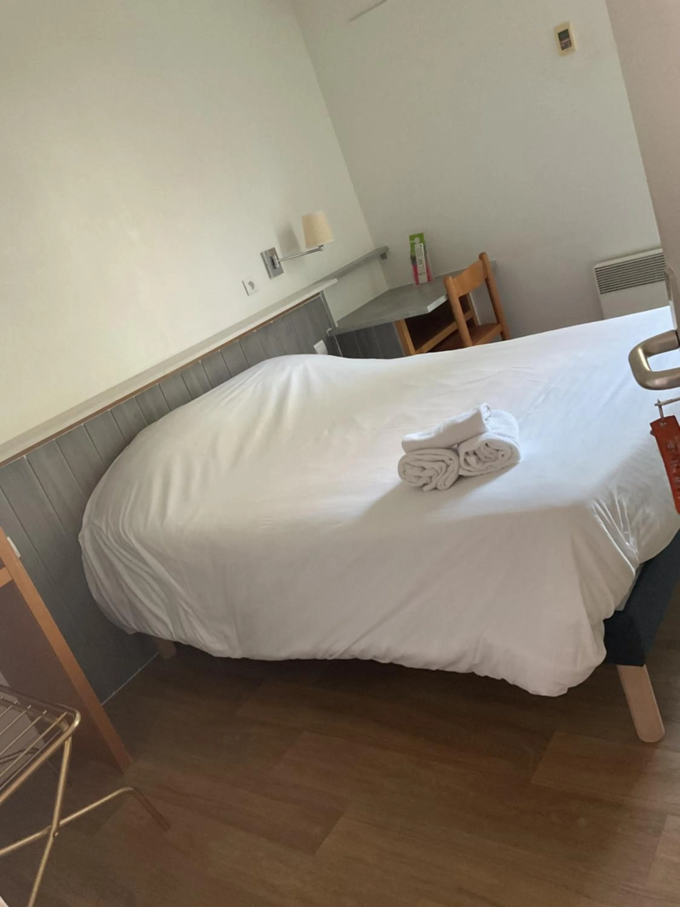 Photo of the whole room, Bed in Fasthotel Chateauroux