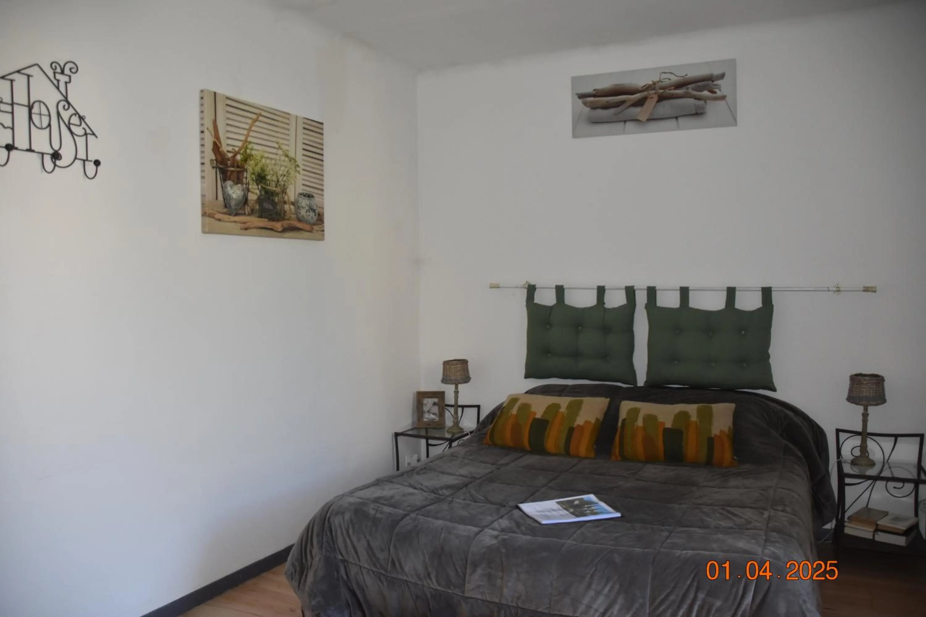 Bed in Villa Lumières