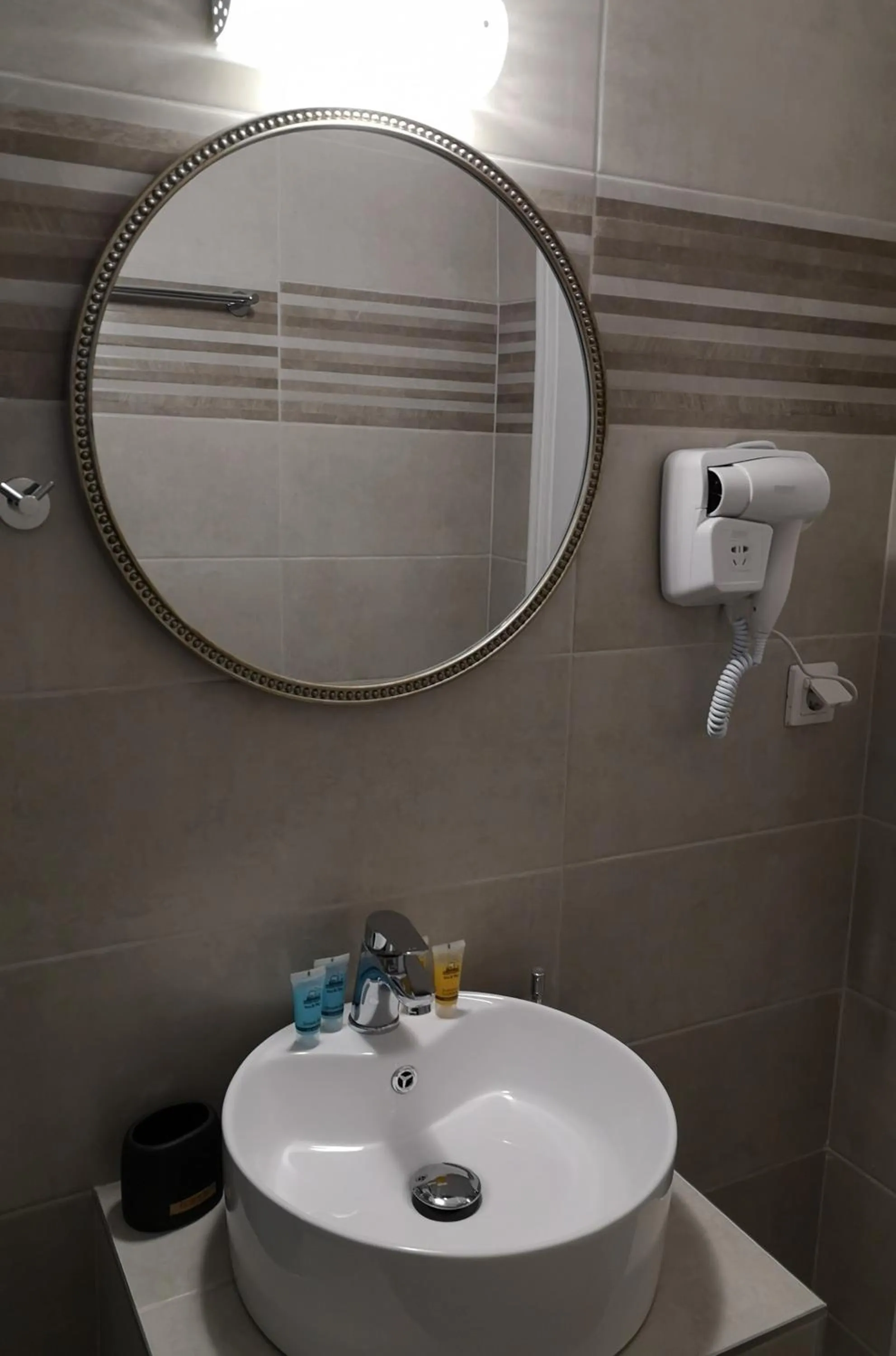 Bathroom in Gina Studios