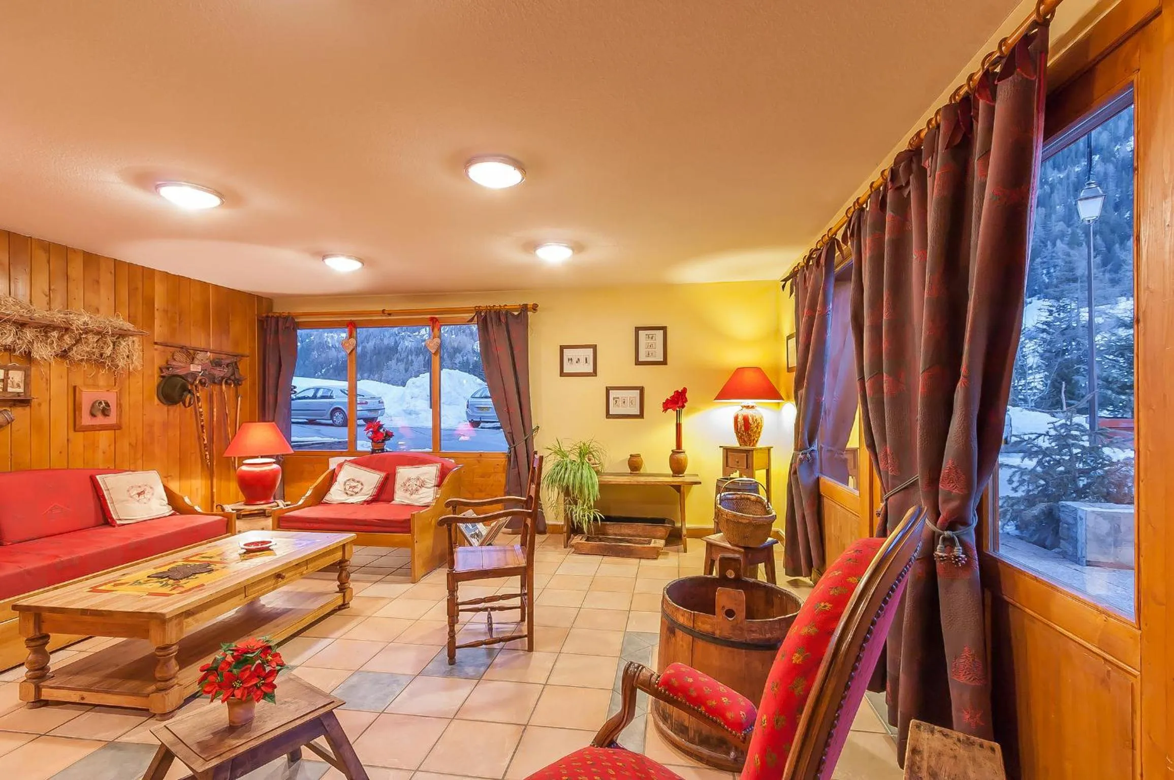 Communal lounge/ TV room in Résidence Les Balcons De Val Cenis Le Haut