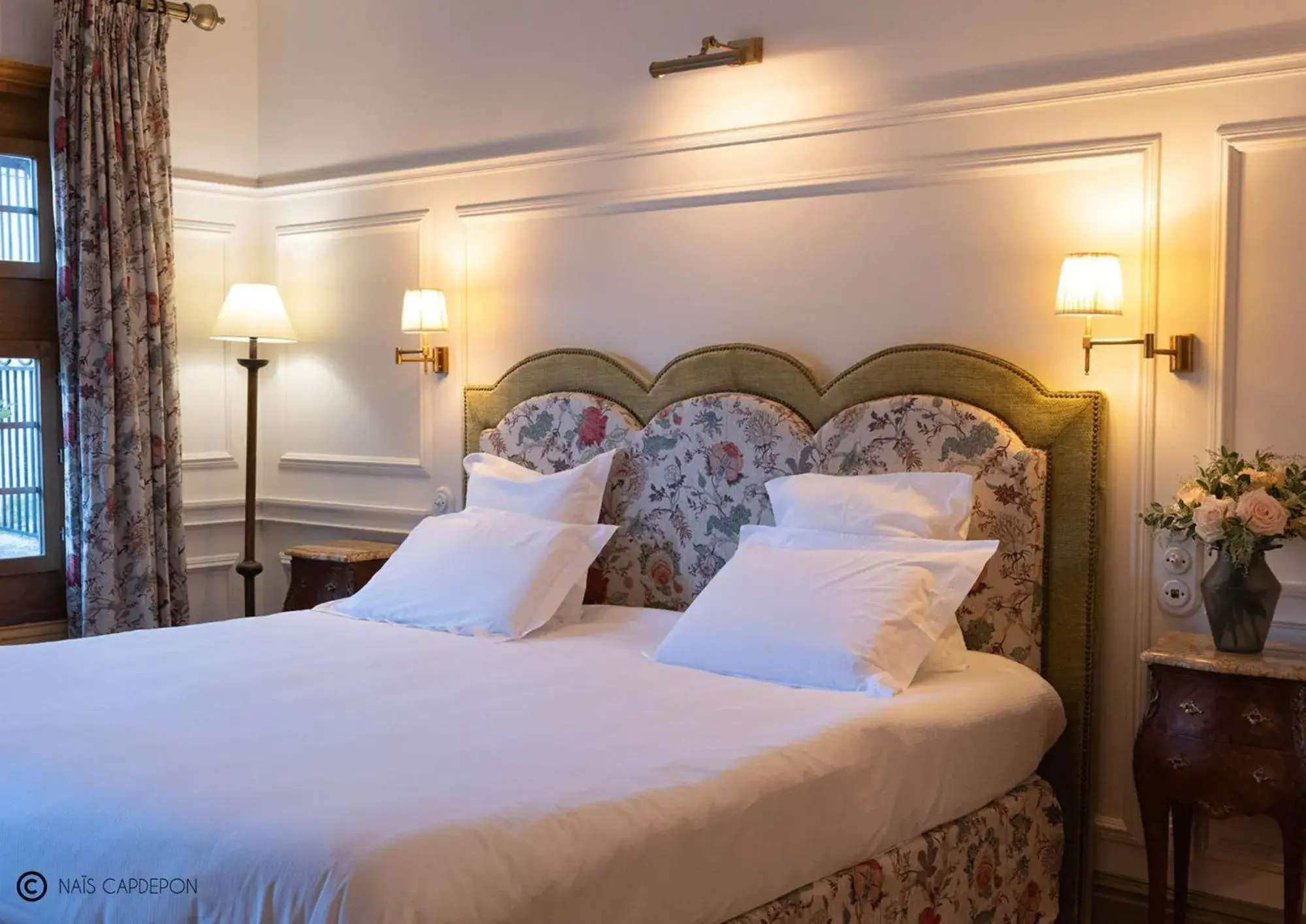 Shower, Bed in Chateau de Lantic Shower, Bed in Chateau de Lantic