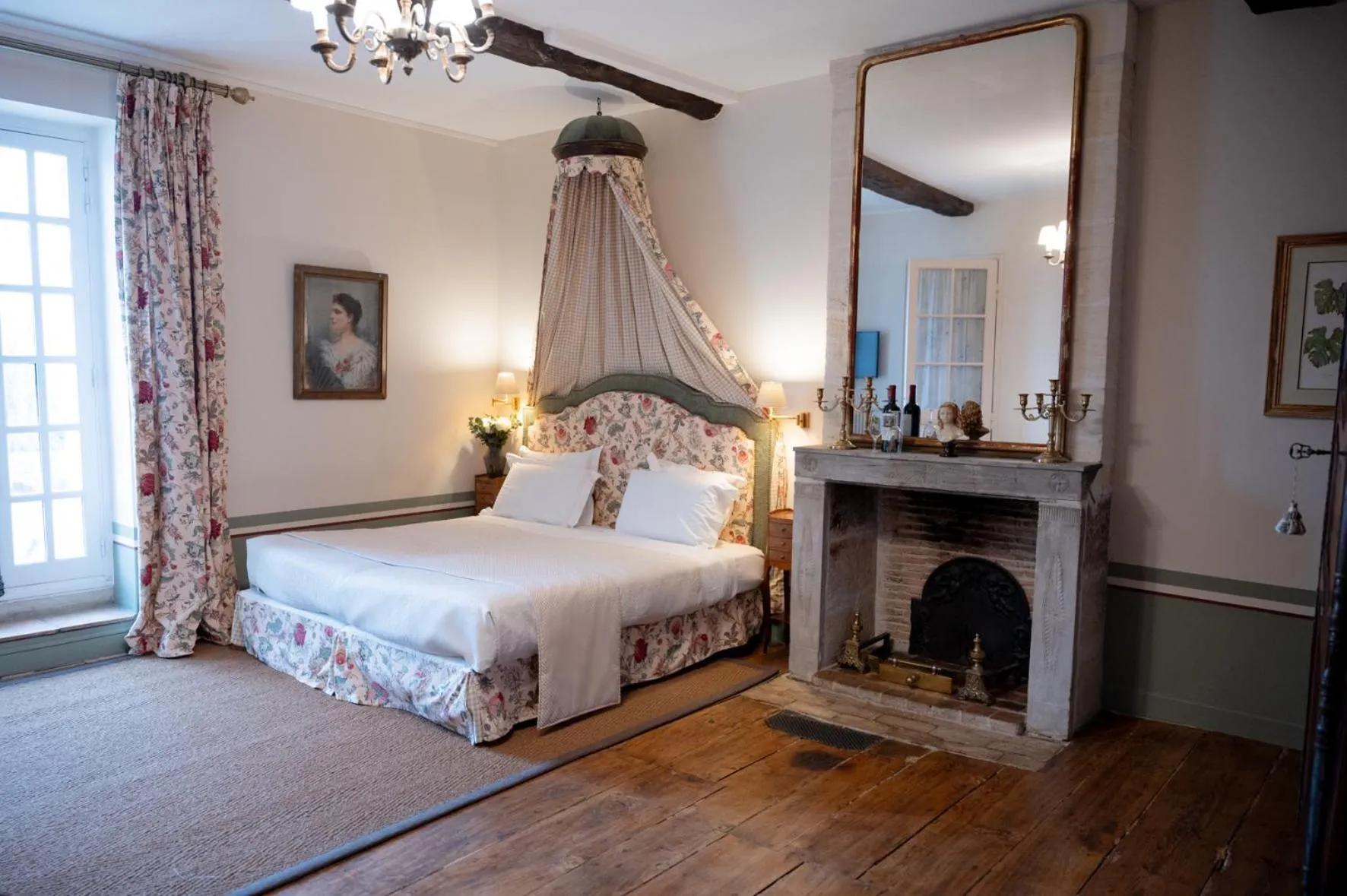 Bed in Chateau de Lantic