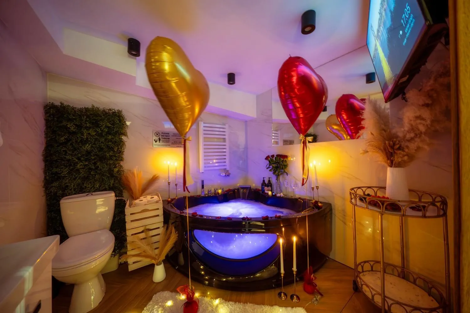 Suite with Hot Tub in GORSKI RESORT Lux Apartments Jacuzzi & Sauna