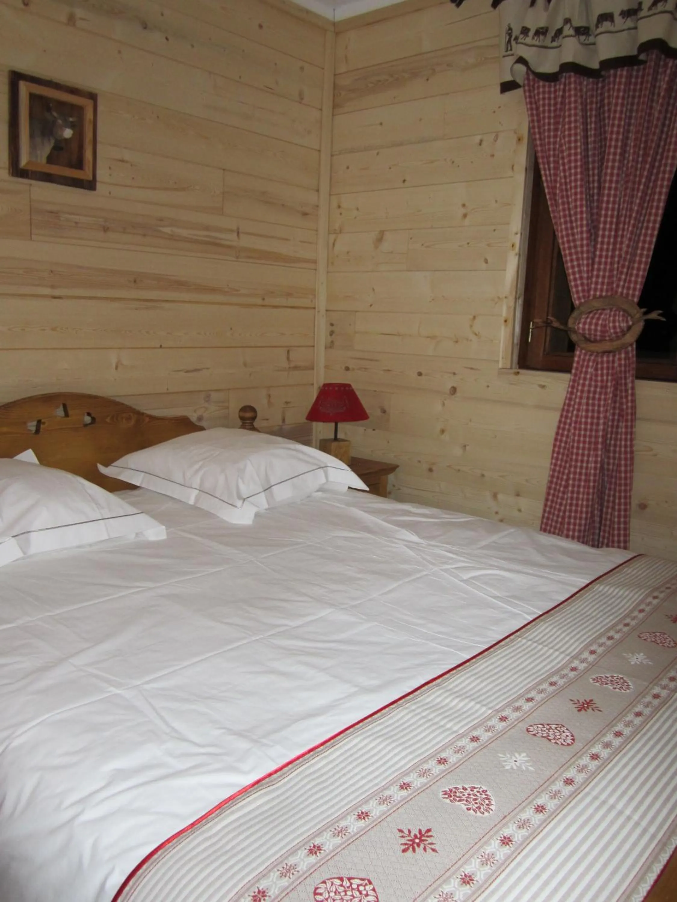 Bed in Hôtel Chalet Le Caribou