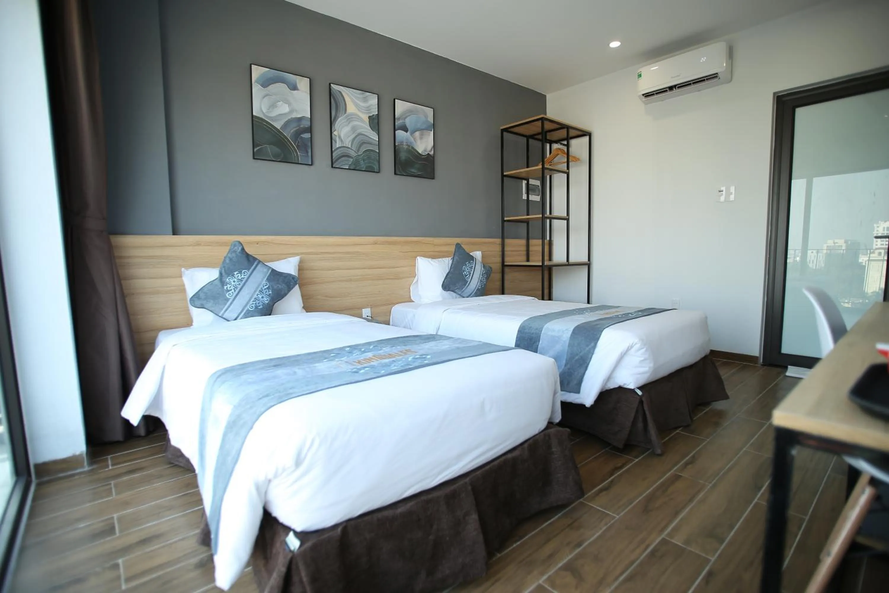 Bed in KingSales Hotel