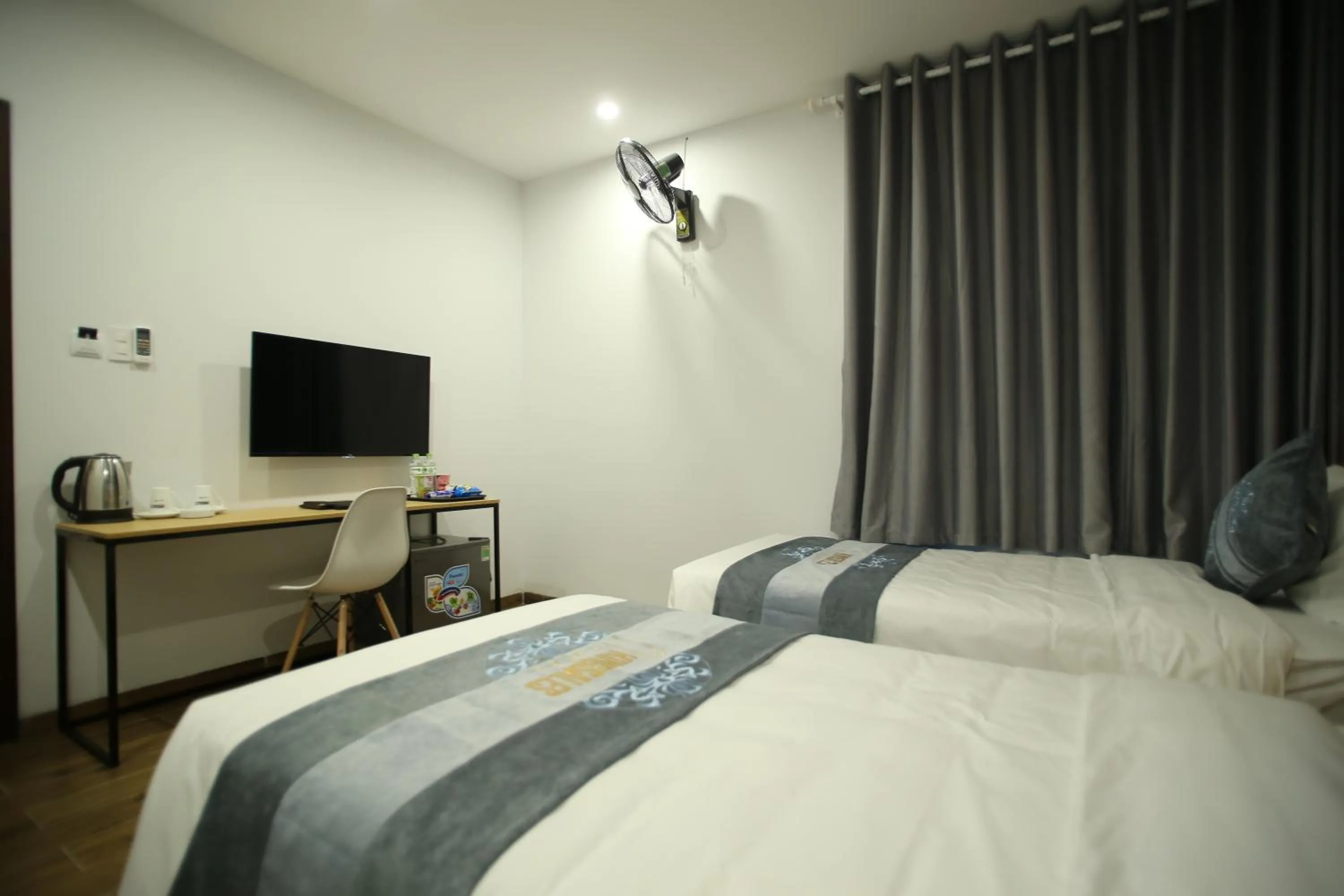 Bed in KingSales Hotel