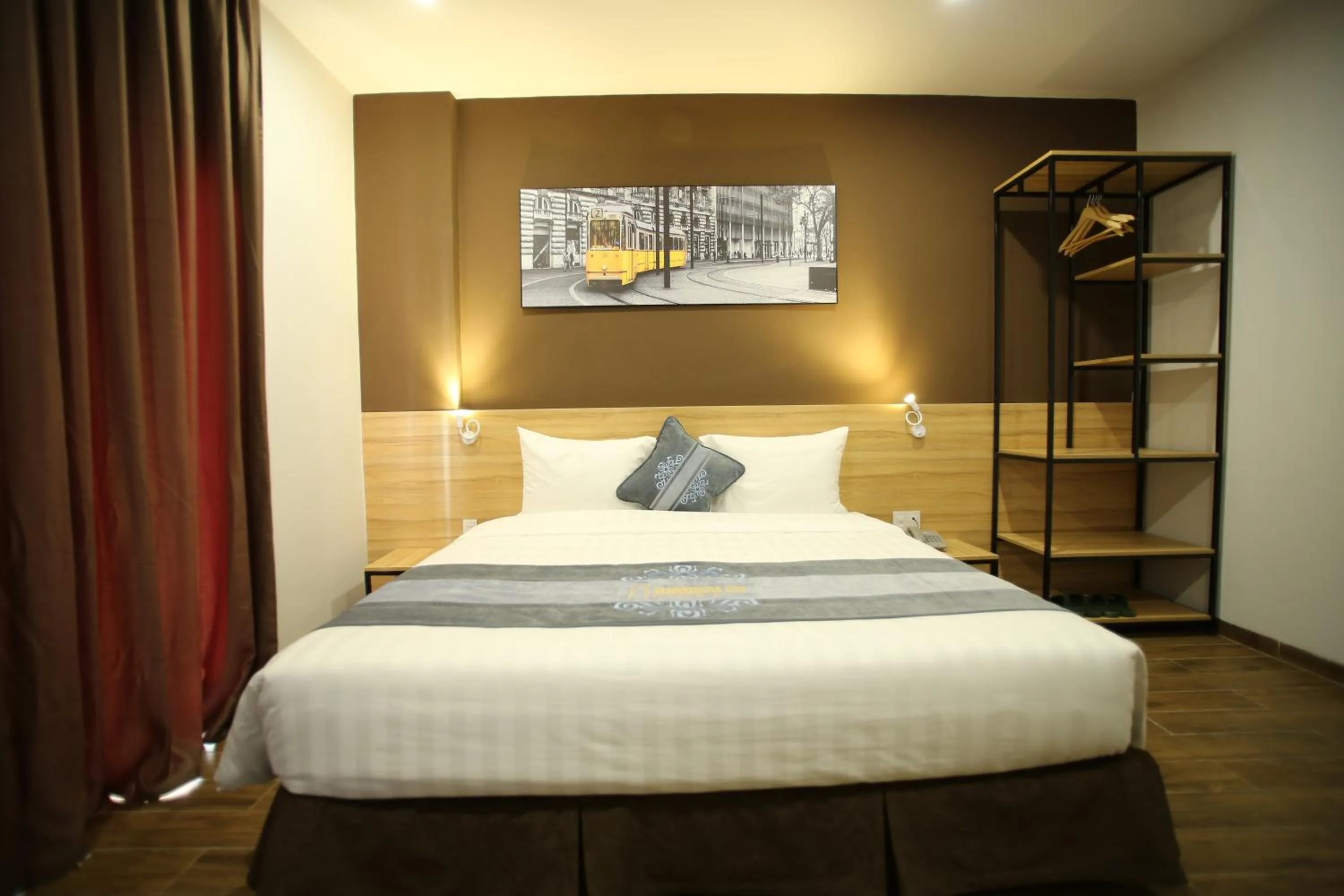 Bed in KingSales Hotel