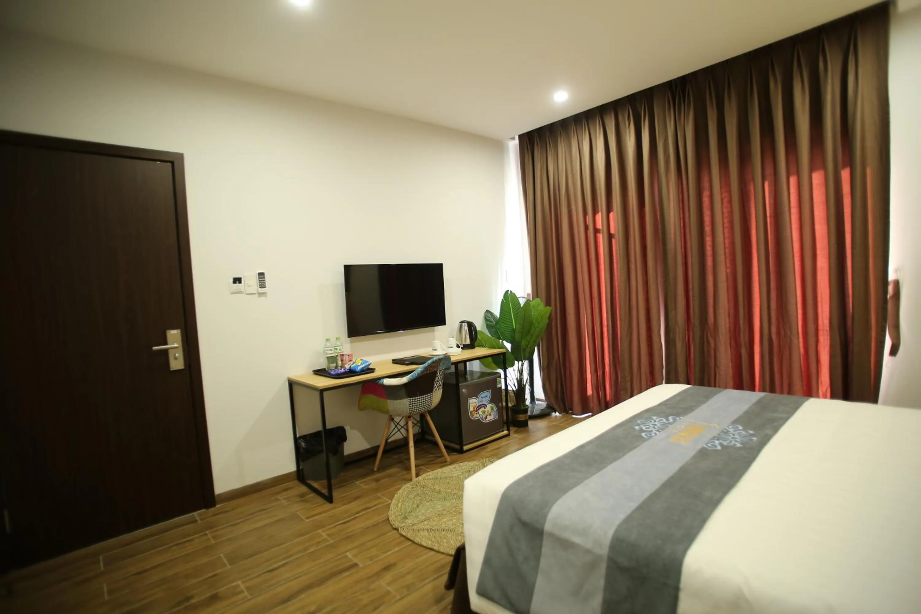 Bed in KingSales Hotel