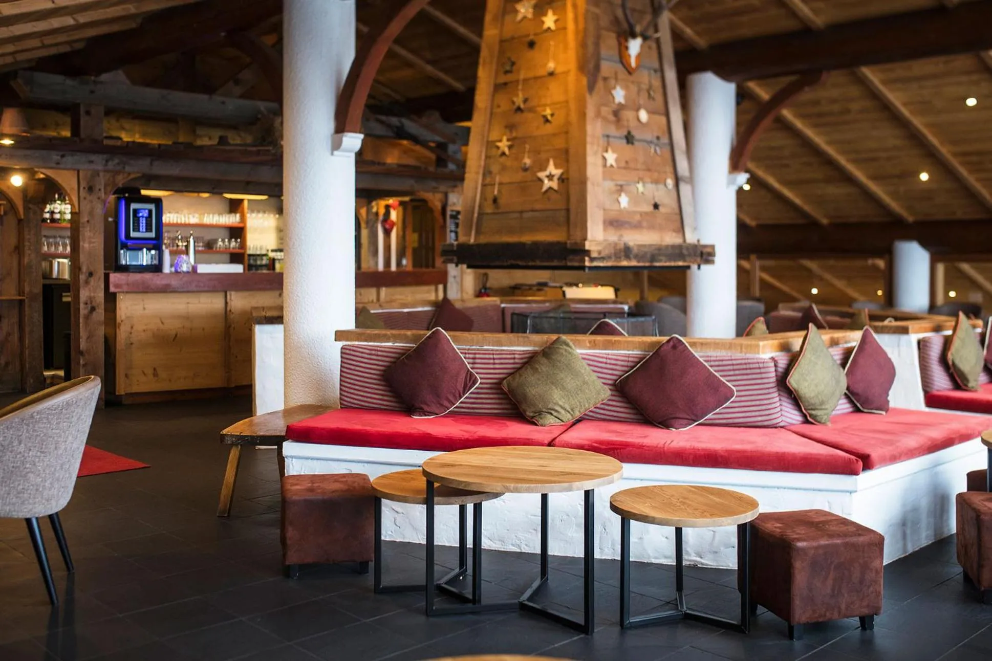 Lounge or bar in Hotel Alpen Roc