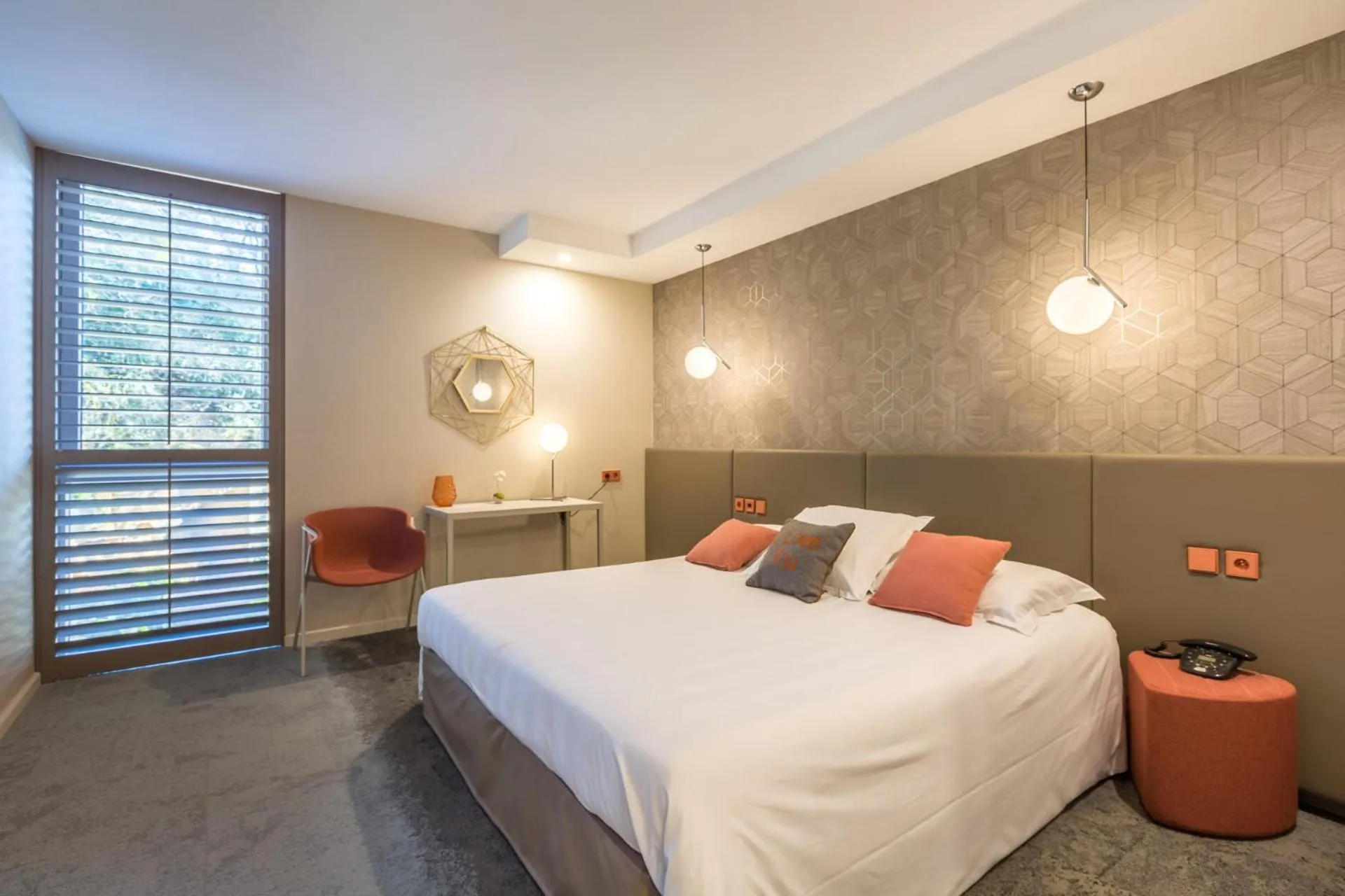 Bed in Hôtel Restaurant du Château de la Tour