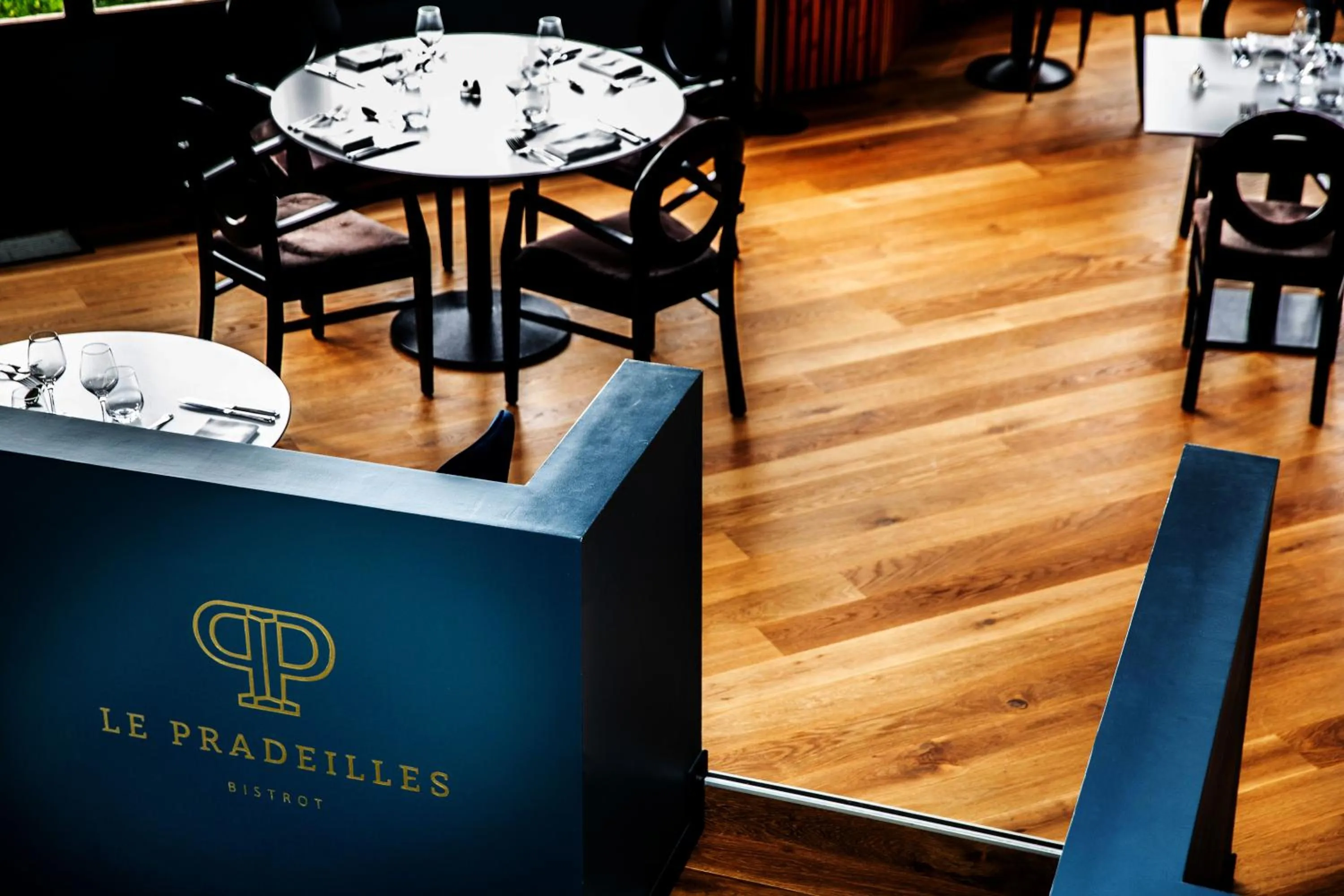 Restaurant/places to eat in Hôtel Restaurant du Château de la Tour