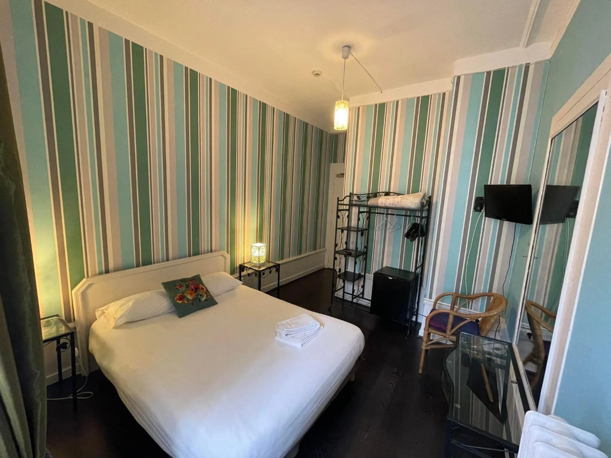 Bed in Authentic by Balladins, Hôtel Le Carré d'Aix