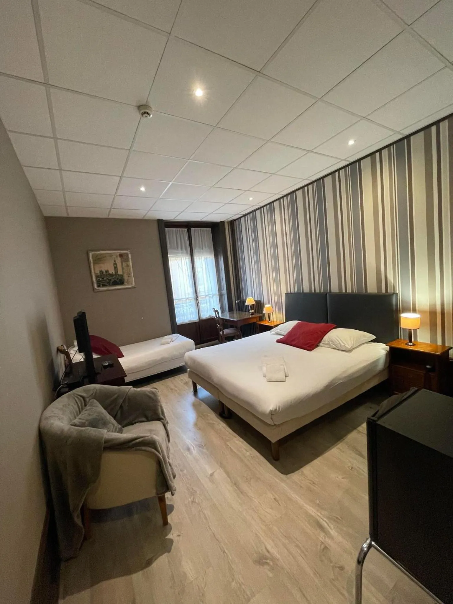 Bed in Authentic by Balladins, Hôtel Le Carré d'Aix