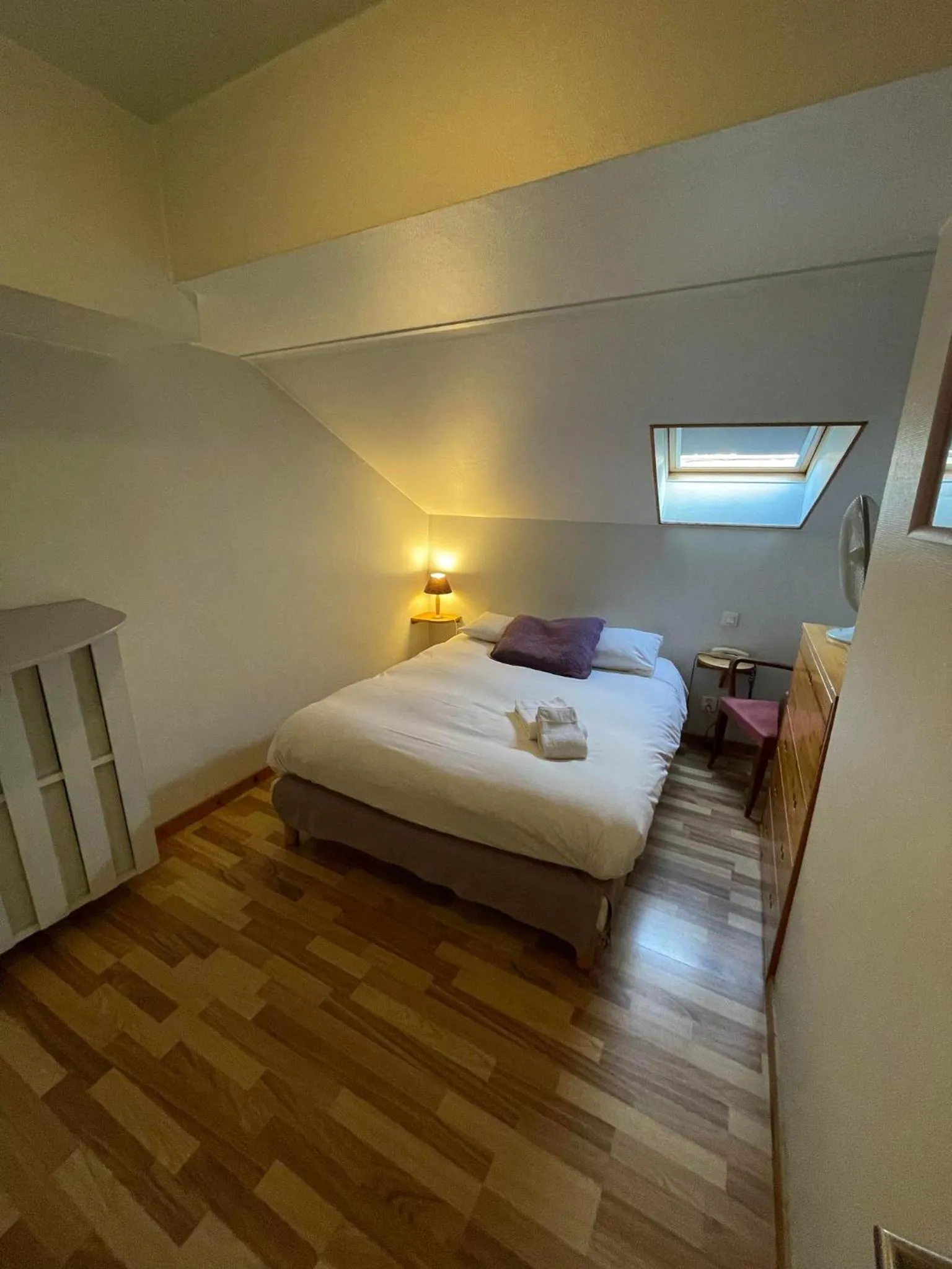 Photo of the whole room, Bed in Authentic by Balladins, Hôtel Le Carré d'Aix