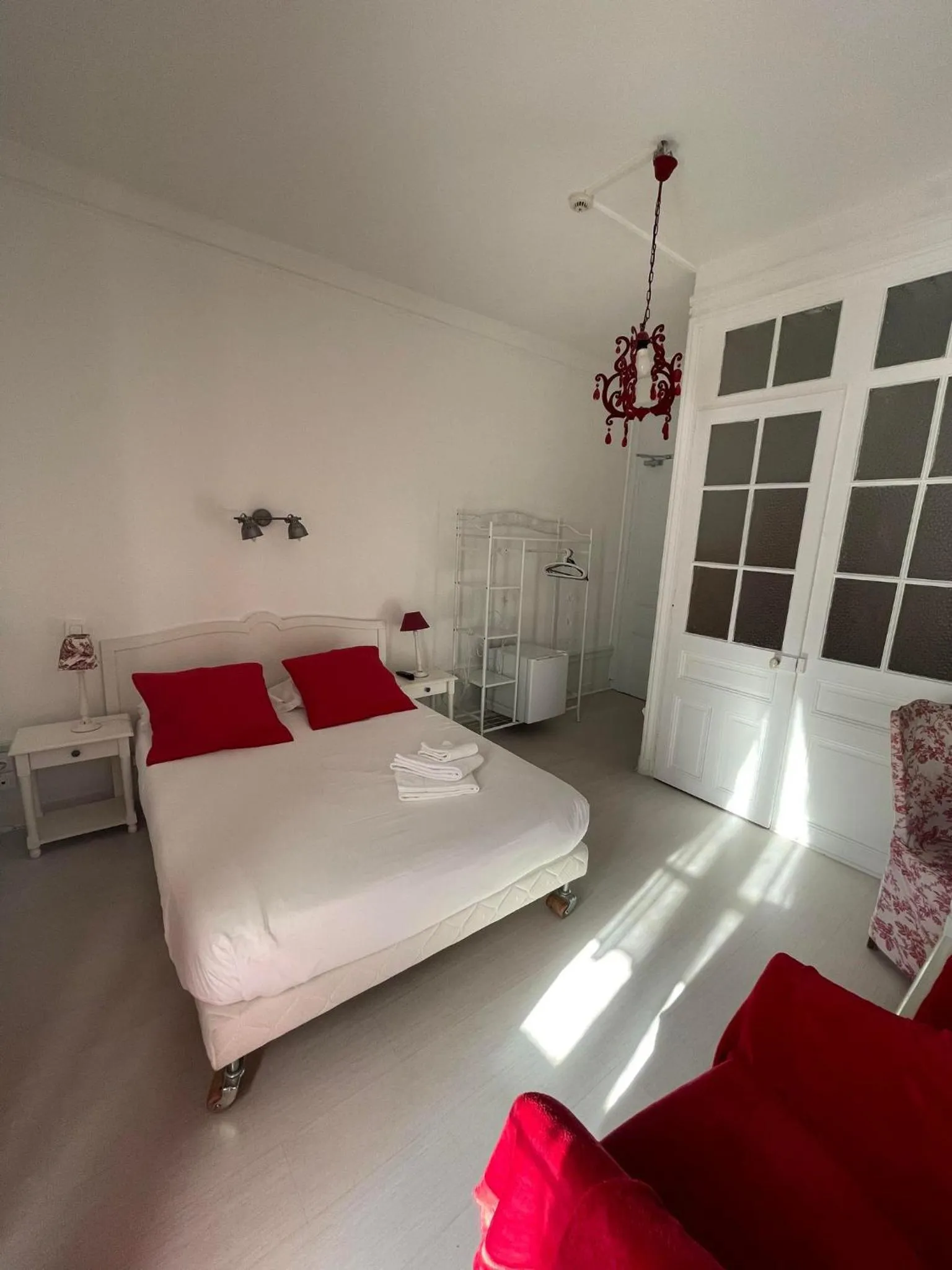 Photo of the whole room, Bed in Authentic by Balladins, Hôtel Le Carré d'Aix