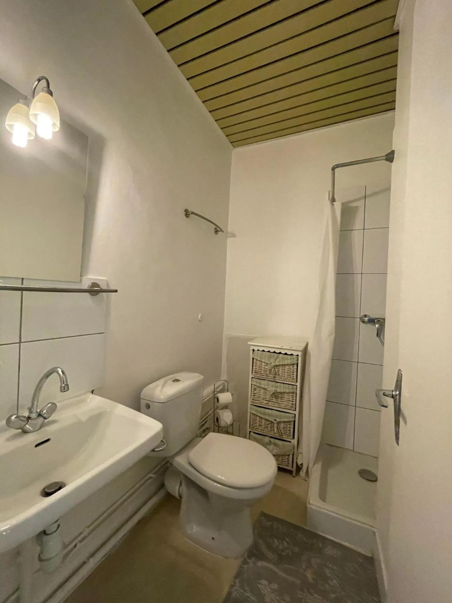 Bathroom in Authentic by Balladins, Hôtel Le Carré d'Aix