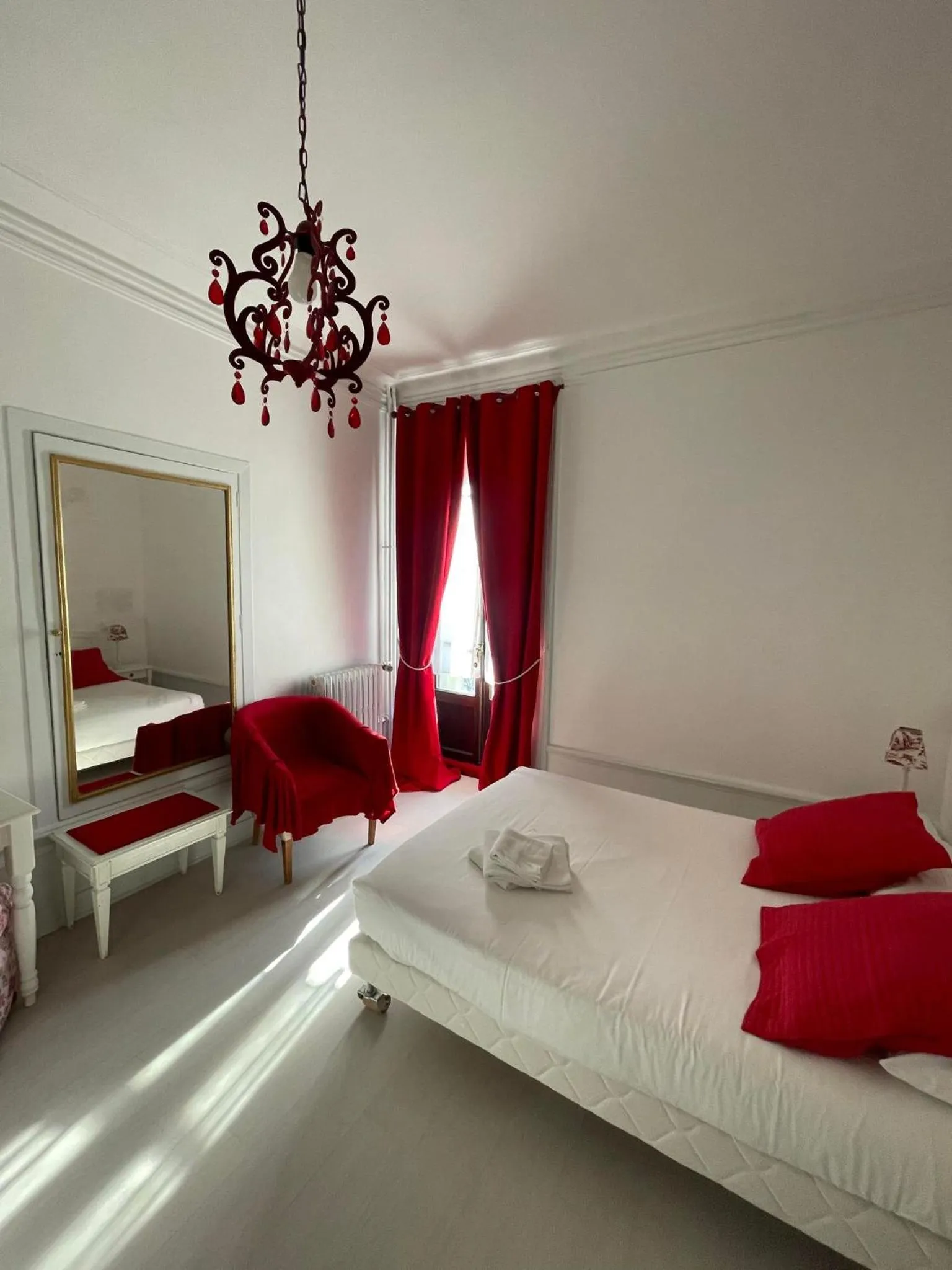 Photo of the whole room, Bed in Authentic by Balladins, Hôtel Le Carré d'Aix