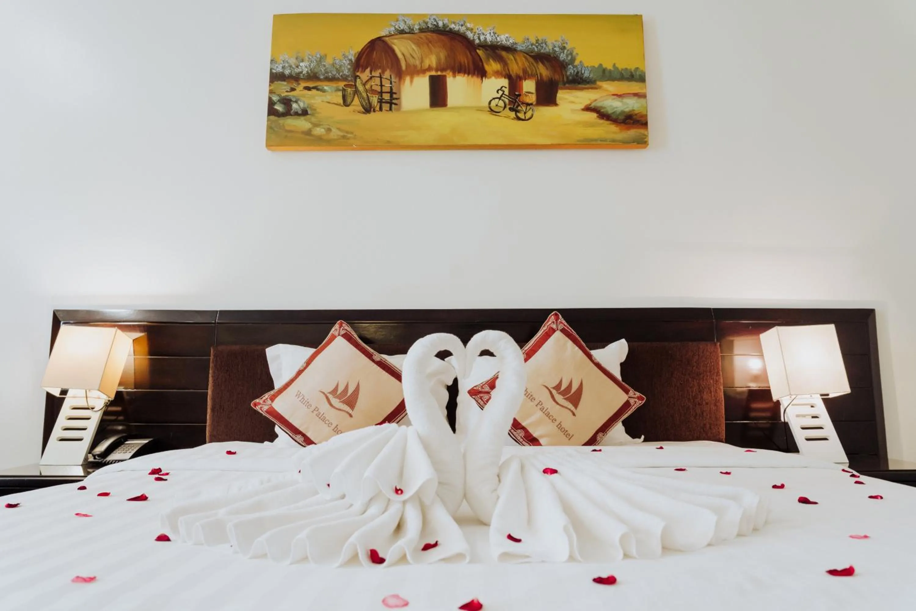 Bed in White Palace Thai Binh Hotel